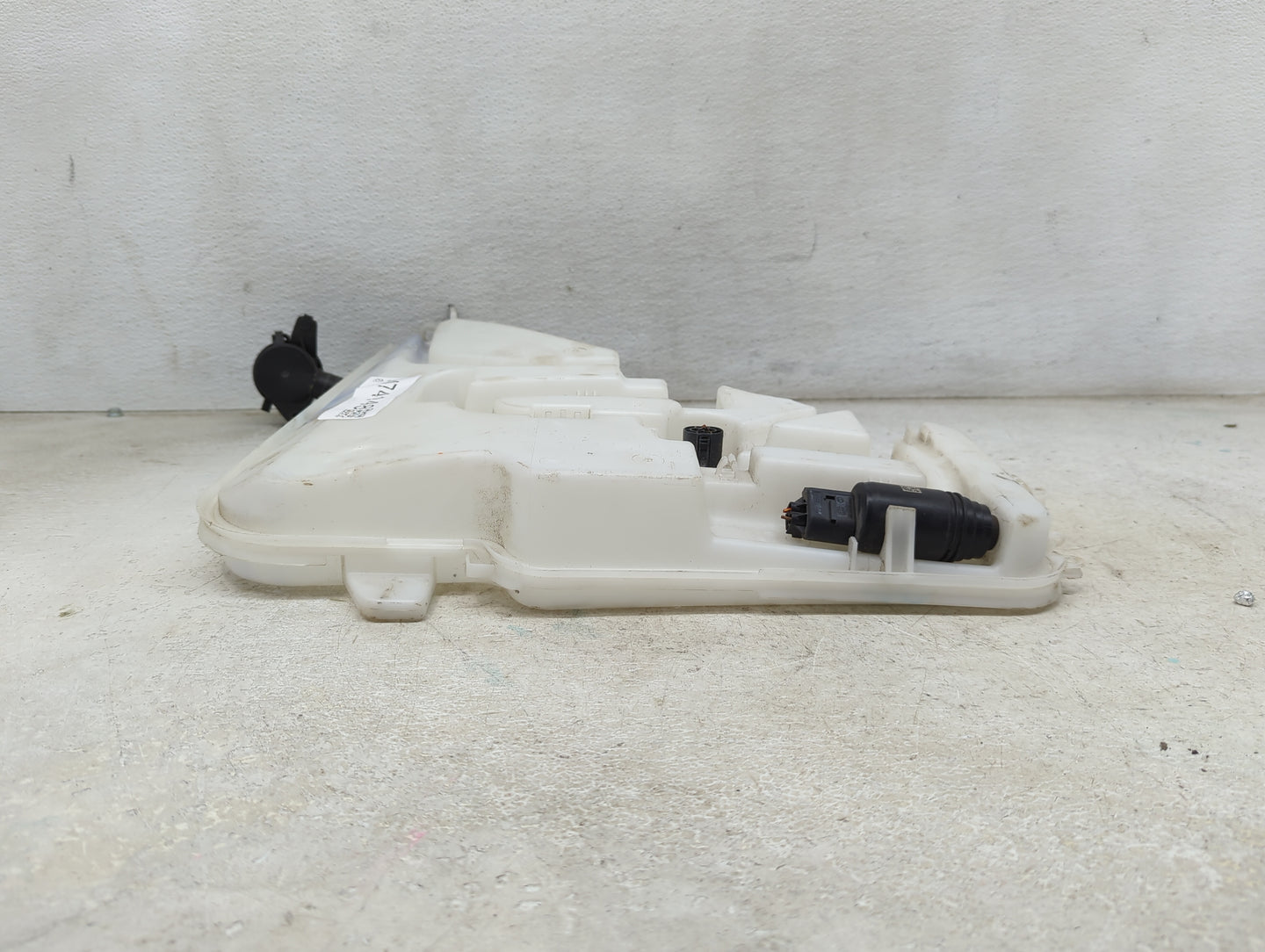 Bmw 435 Windshield Washer Fluid Reservoir Bottle Oem - Oemusedautoparts1.com