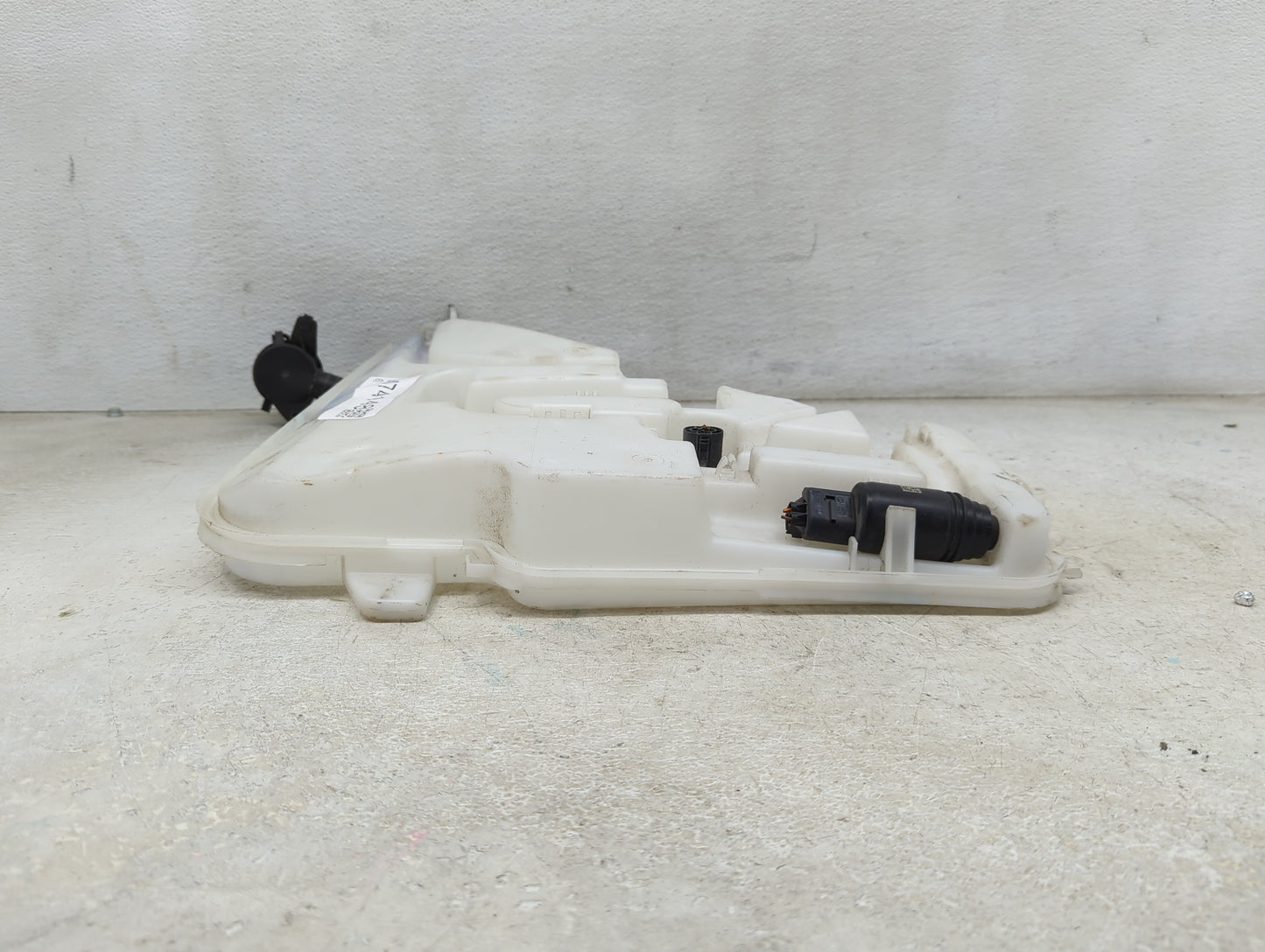 Bmw 435 Windshield Washer Fluid Reservoir Bottle Oem - Oemusedautoparts1.com