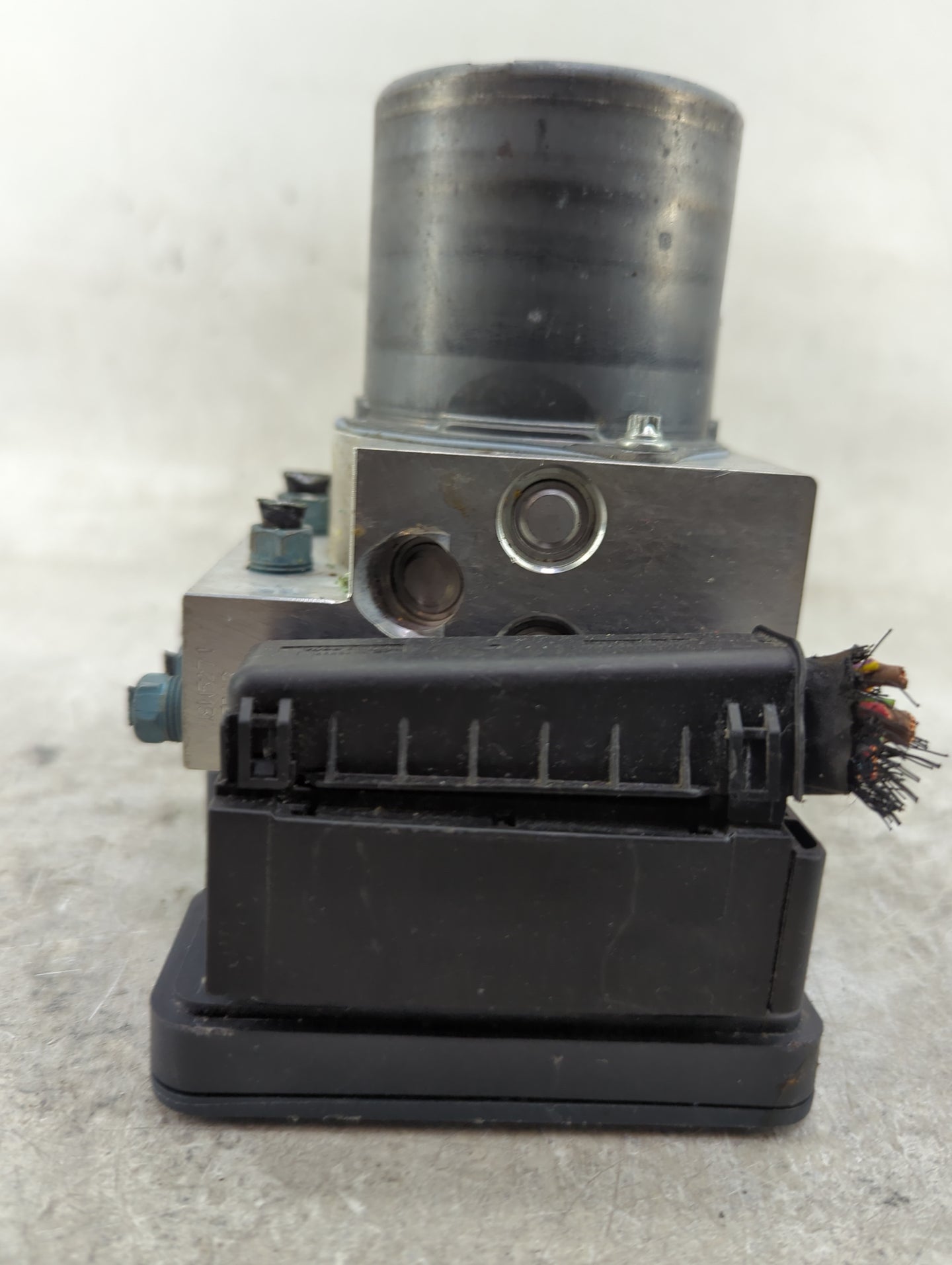 2012-2016 Bmw 528i ABS Pump Control Module Replacement P/N:3451 6856841-01 6856838 Fits Fits 2012 2013 2014 2015 2016 2017 2