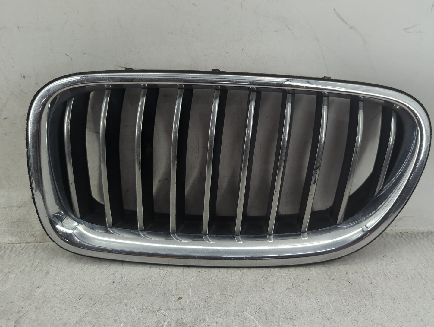2014-2016 Bmw 528i Front Grille Bumper Not Included 1459555 - Oemusedautoparts1.com