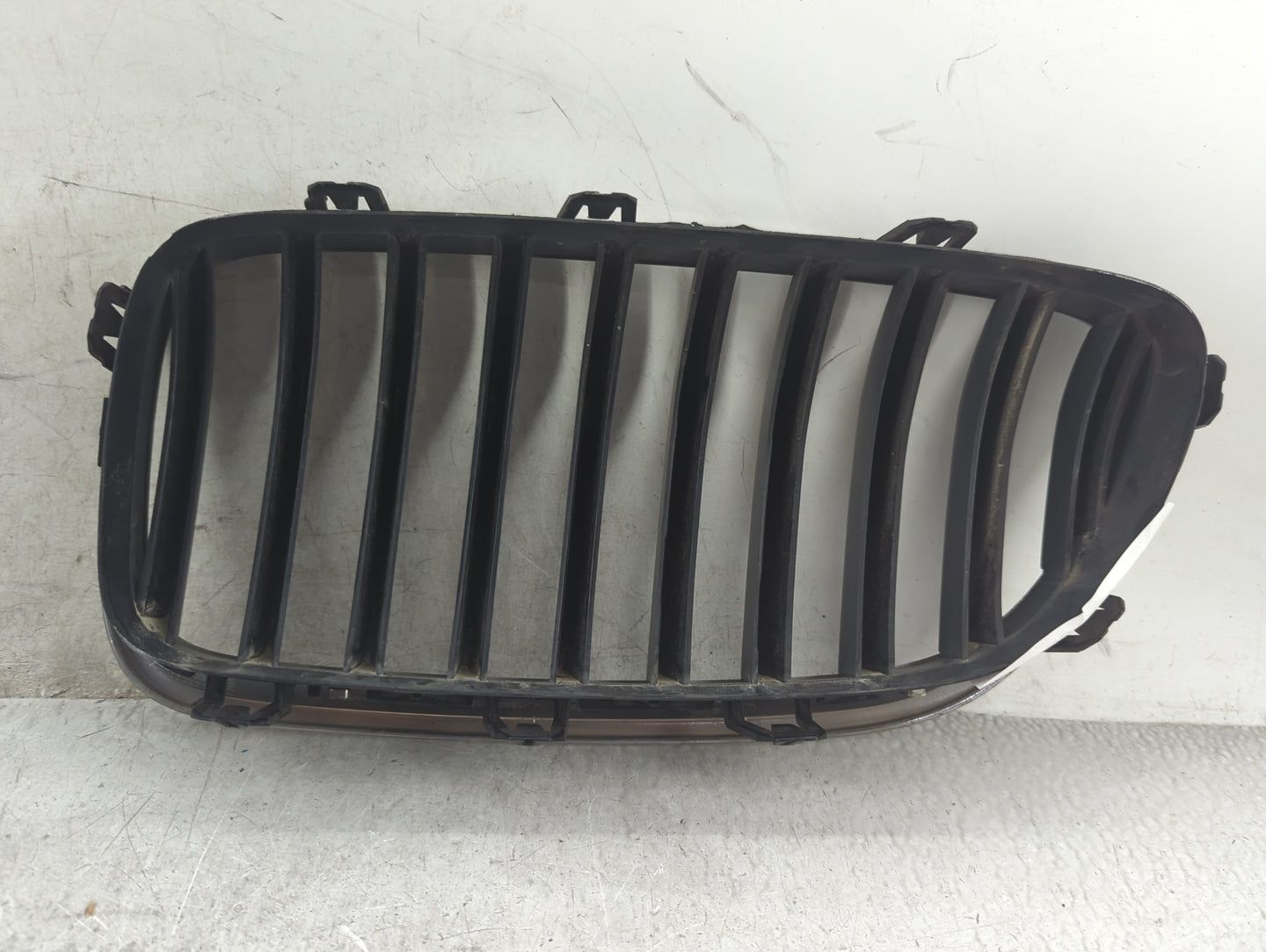 2014-2016 Bmw 528i Front Grille Bumper Not Included 1459557 - Oemusedautoparts1.com