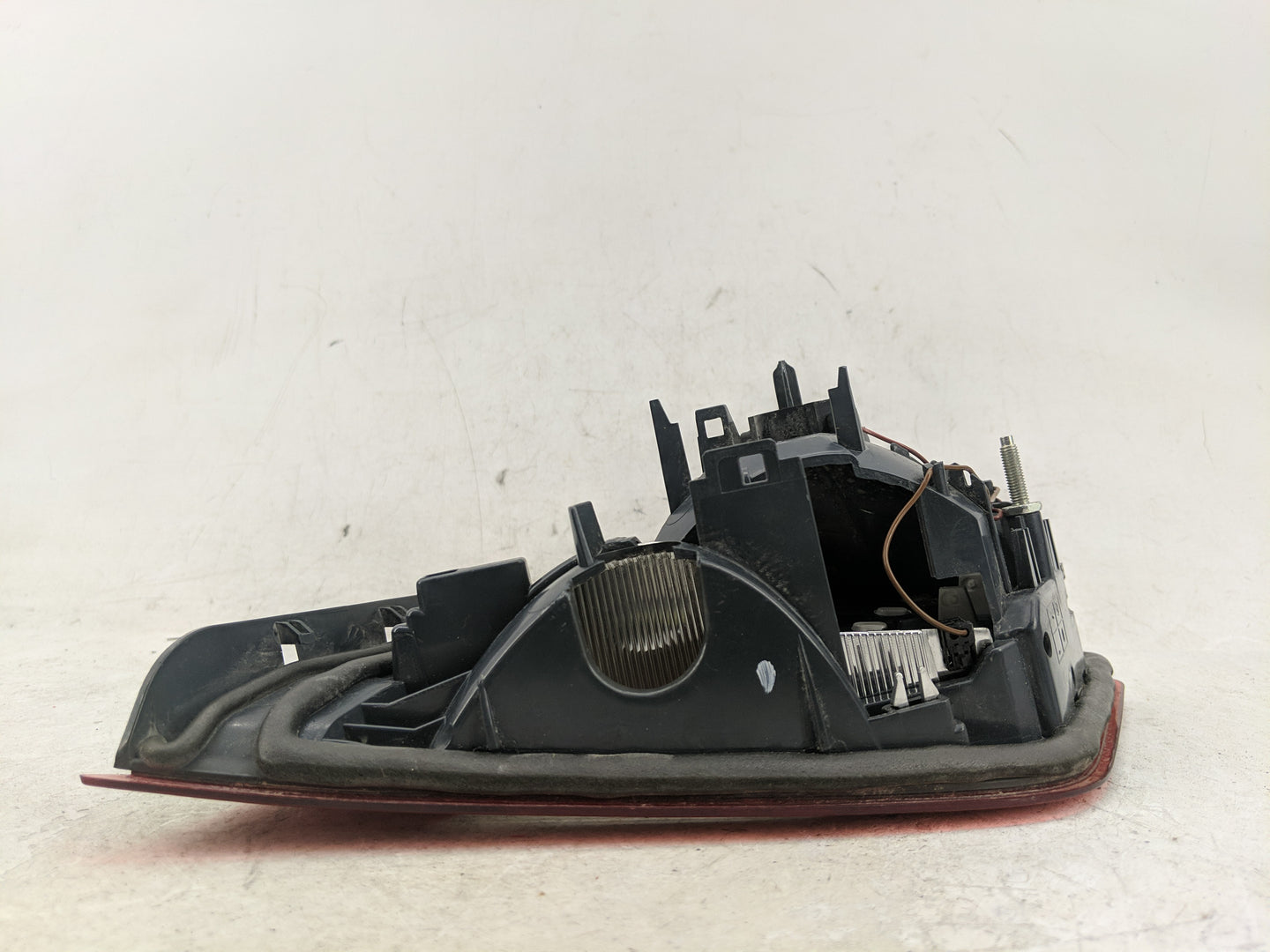 2014 Bmw 535i Driver Left Side Deck Lid Mounted Tail Light - Oemusedautoparts1.com