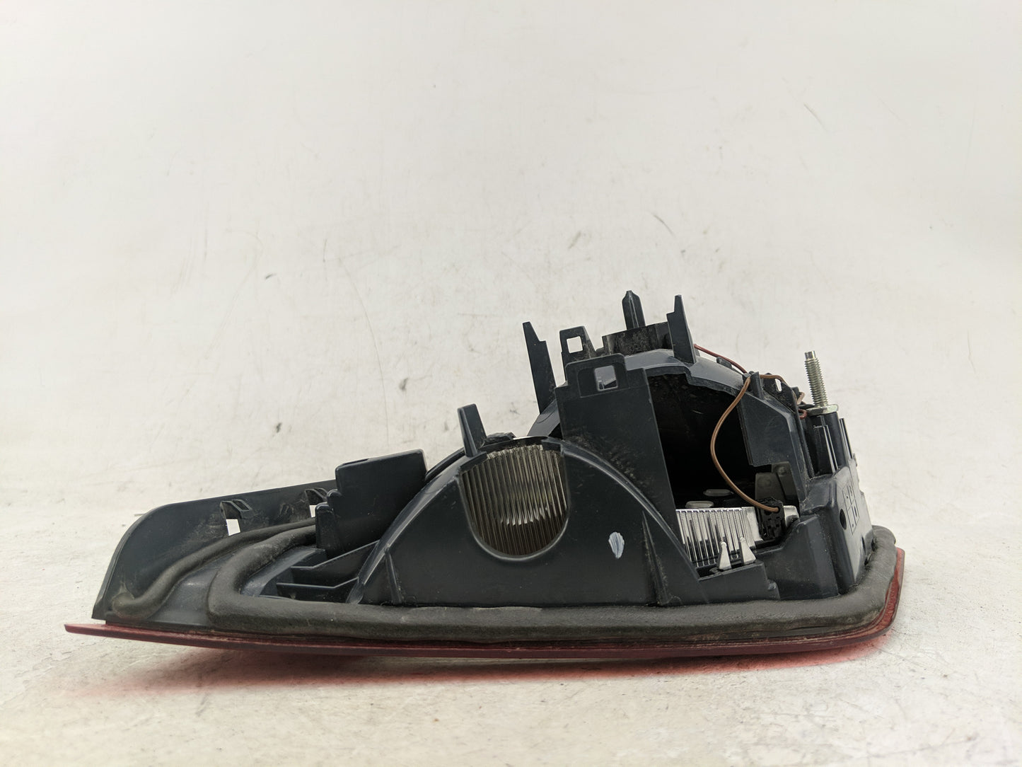 2014 Bmw 535i Driver Left Side Deck Lid Mounted Tail Light - Oemusedautoparts1.com
