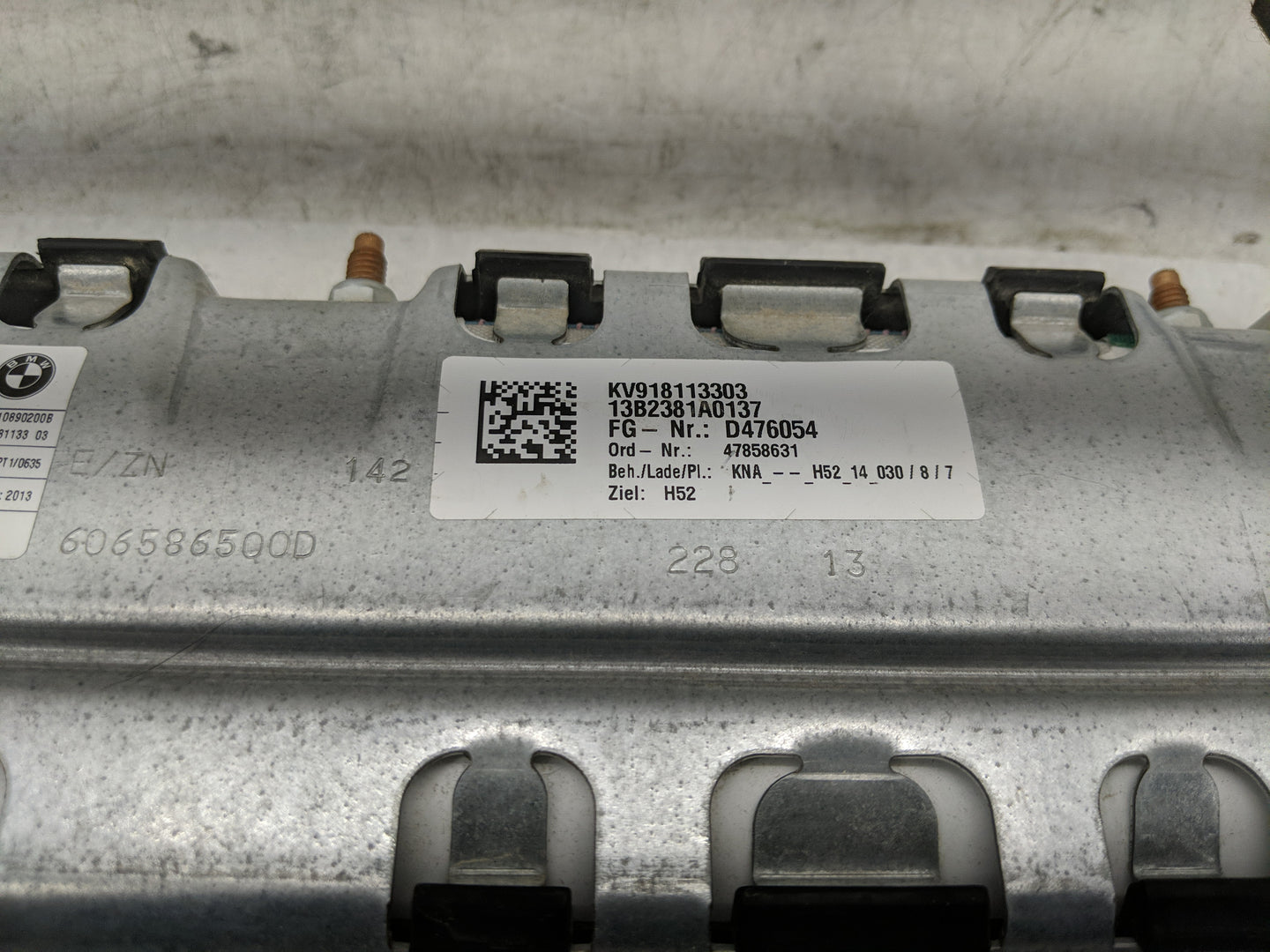 2014 Bmw 535i Air Bag Passenger Right Knee OEM P/N:KV918113303 Fits OEM Used Auto Parts - Oemusedautoparts1.com