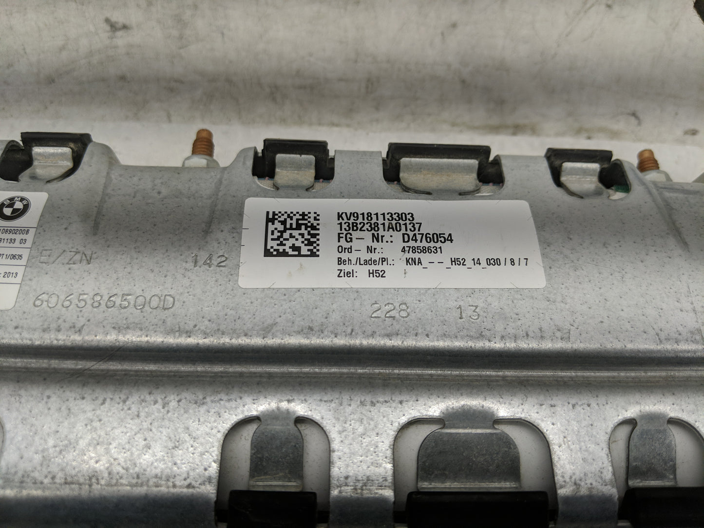 2014 Bmw 535i Air Bag Passenger Right Knee OEM P/N:KV918113303 Fits OEM Used Auto Parts - Oemusedautoparts1.com
