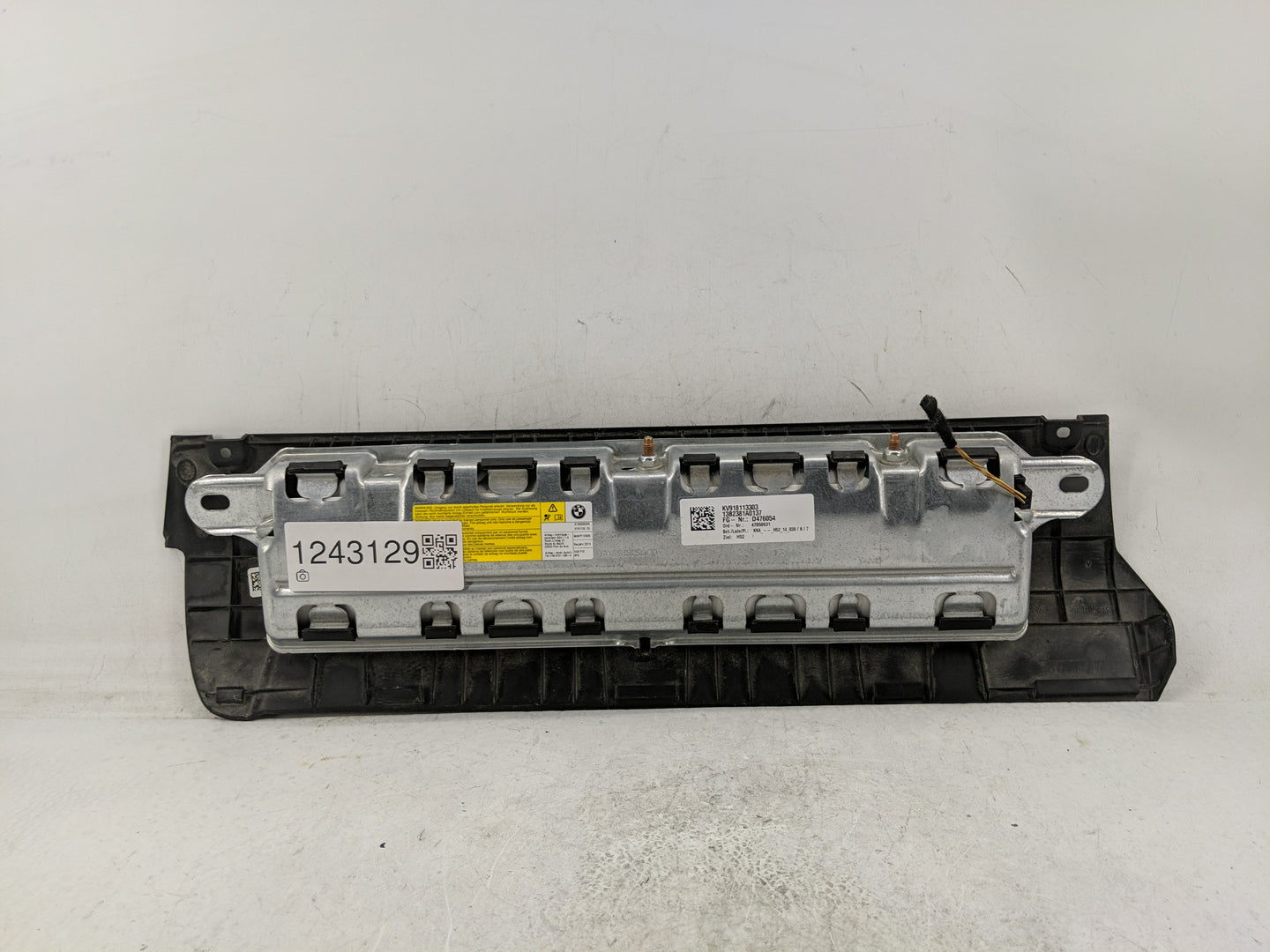 2014 Bmw 535i Air Bag Passenger Right Knee OEM P/N:KV918113303 Fits OEM Used Auto Parts - Oemusedautoparts1.com