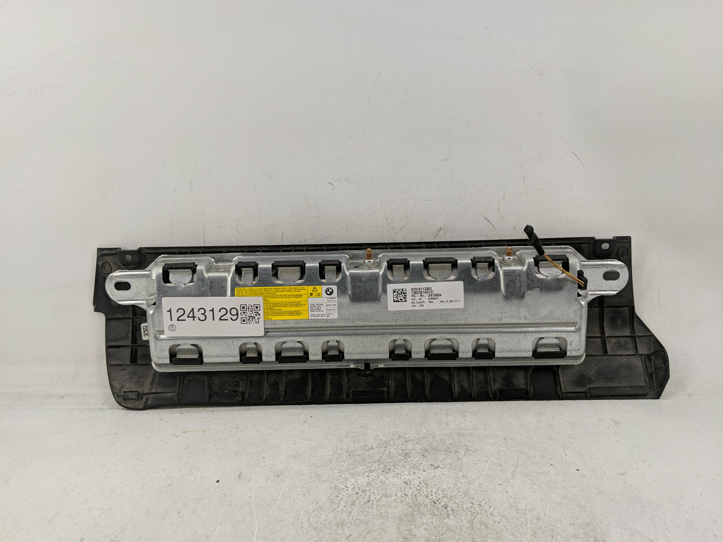 2014 Bmw 535i Air Bag Passenger Right Knee OEM P/N:KV918113303 Fits OEM Used Auto Parts - Oemusedautoparts1.com