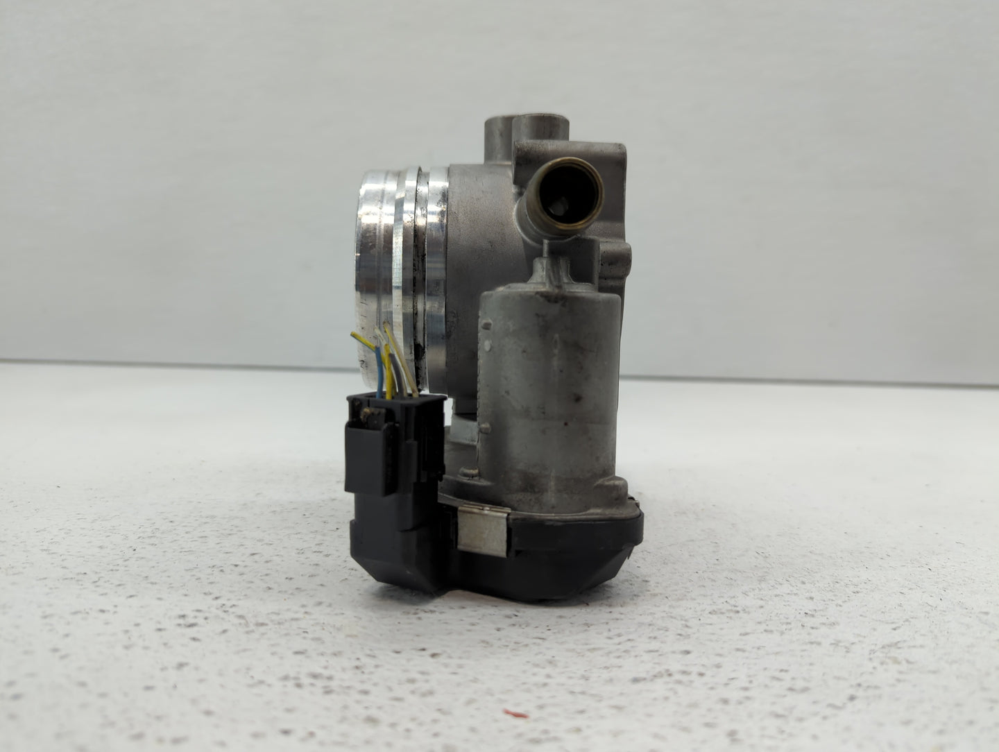 2010-2017 Bmw 535i Throttle Body P/N:1354 7597871-01 1354 7597871-03 Fits OEM Used Auto Parts - Oemusedautoparts1.com