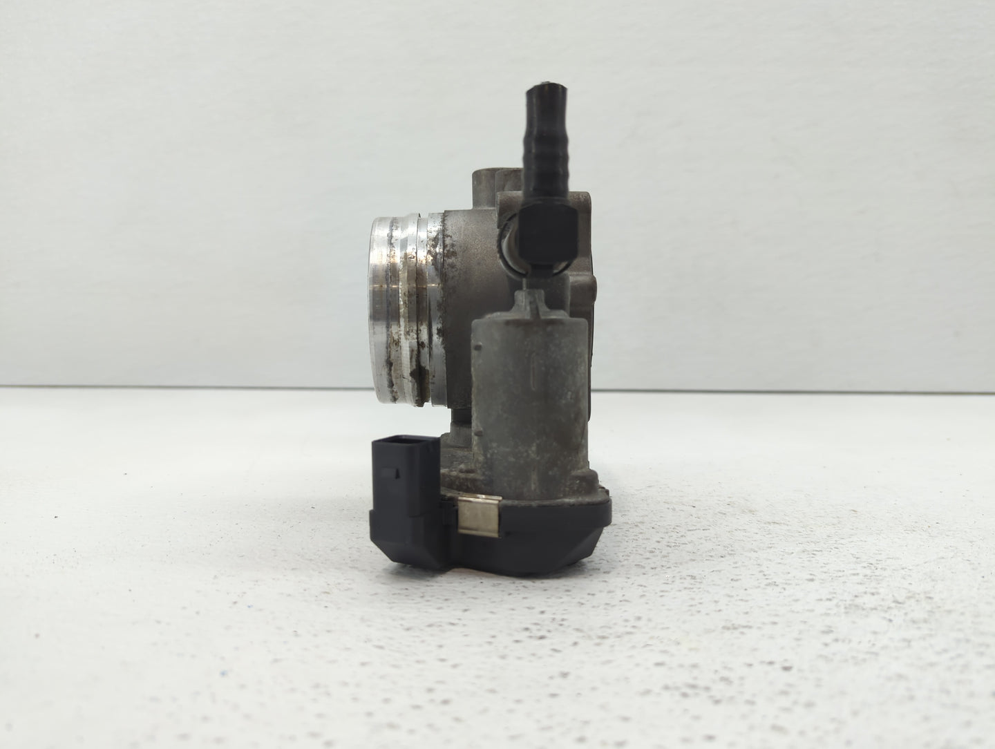 2010-2017 Bmw 535i Throttle Body P/N:1354 7597871-01 1354 7597871-03 Fits OEM Used Auto Parts - Oemusedautoparts1.com