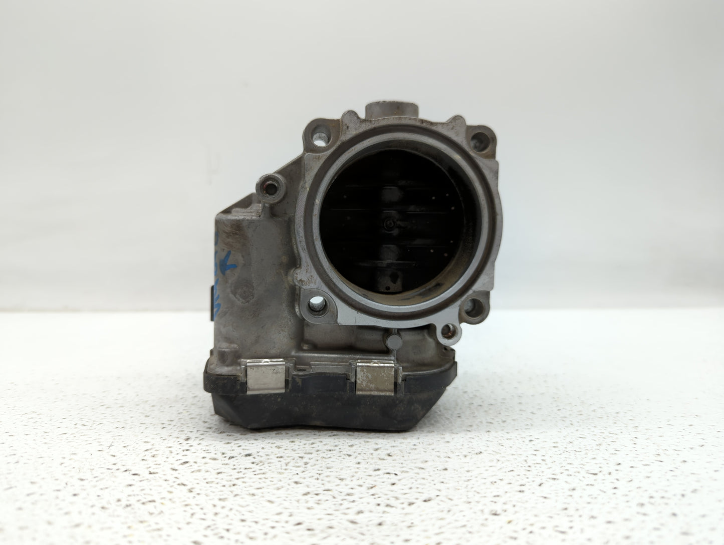 2010-2016 Bmw 550i Throttle Body P/N:7555944-03 7 555 944 Fits Fits 2008 2009 2010 2011 2012 2013 2014 2015 2016 2017 2018 O