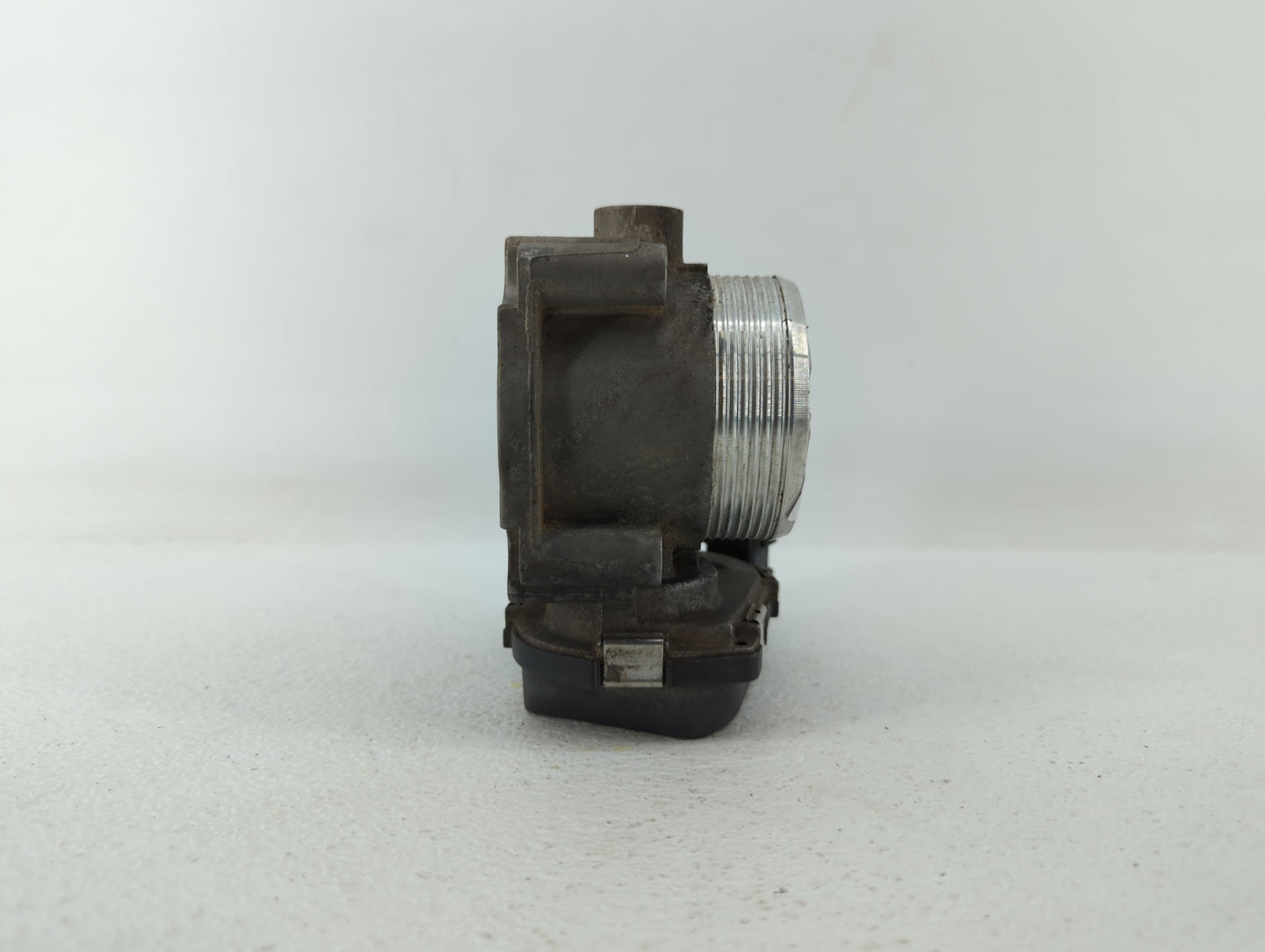2010-2016 Bmw 550i Throttle Body P/N:7555944-03 7 555 944 Fits Fits 2008 2009 2010 2011 2012 2013 2014 2015 2016 2017 2018 O