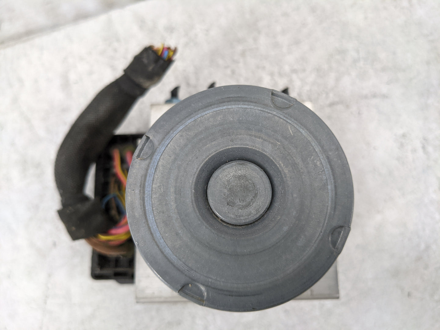 2013-2015 Bmw 750 ABS Pump Control Module Replacement P/N:3451 6869404-01 3452 6869403-01 Fits OEM Used Auto Parts - Oemused