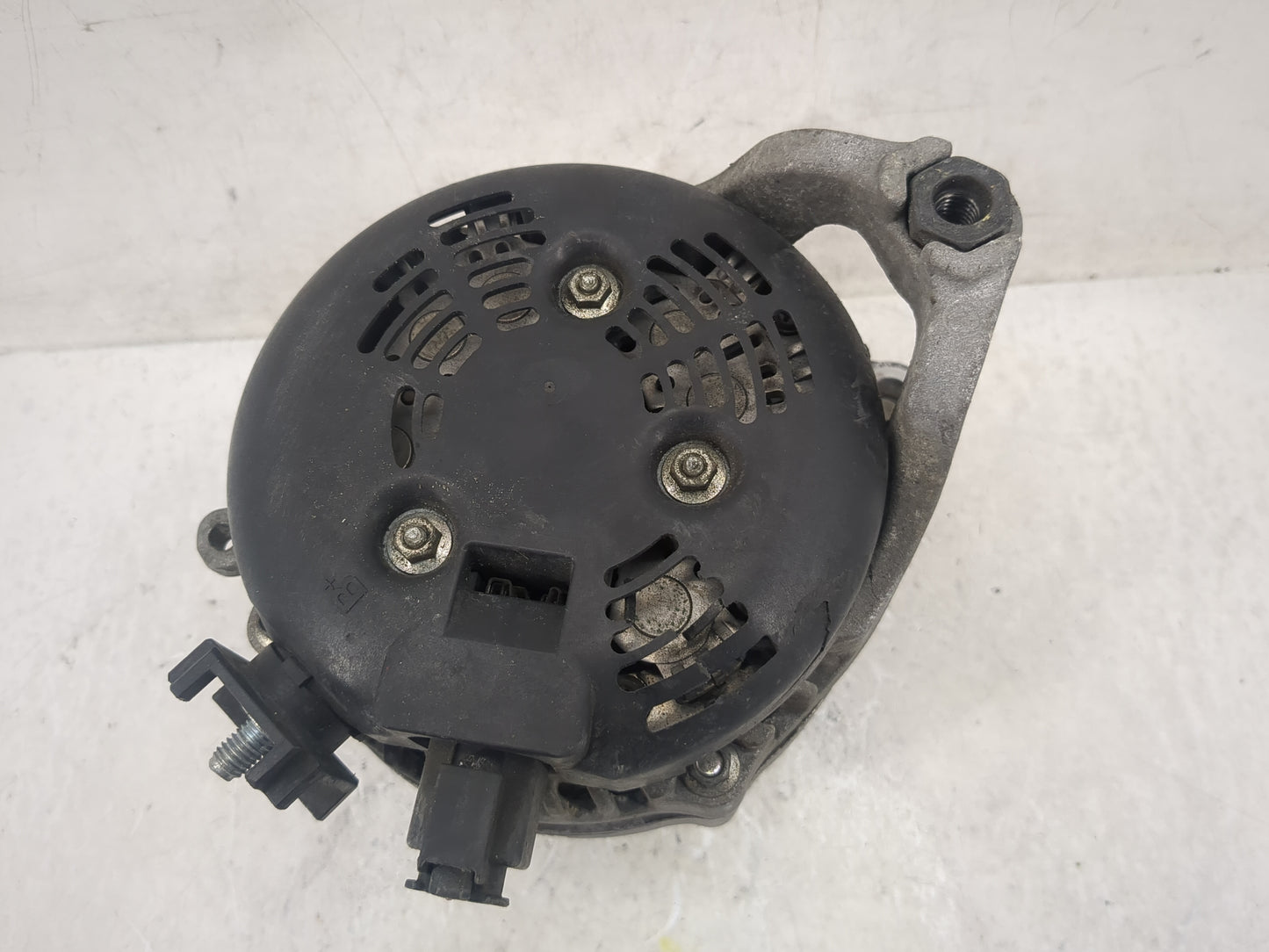 2012-2015 Bmw X1 Alternator Replacement Generator Charging Assembly Engine OEM P/N:7605061-05 104210-6404 Fits OEM Used Auto