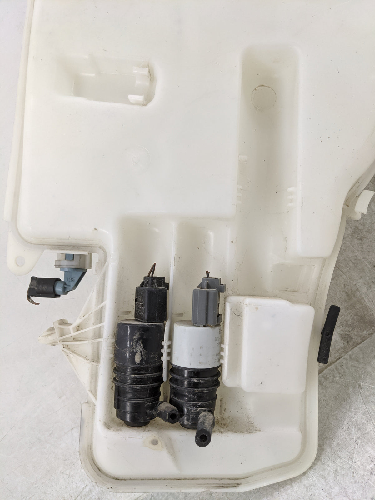 2014 Bmw X1 Windshield Washer Fluid Reservoir Bottle Oem - Oemusedautoparts1.com