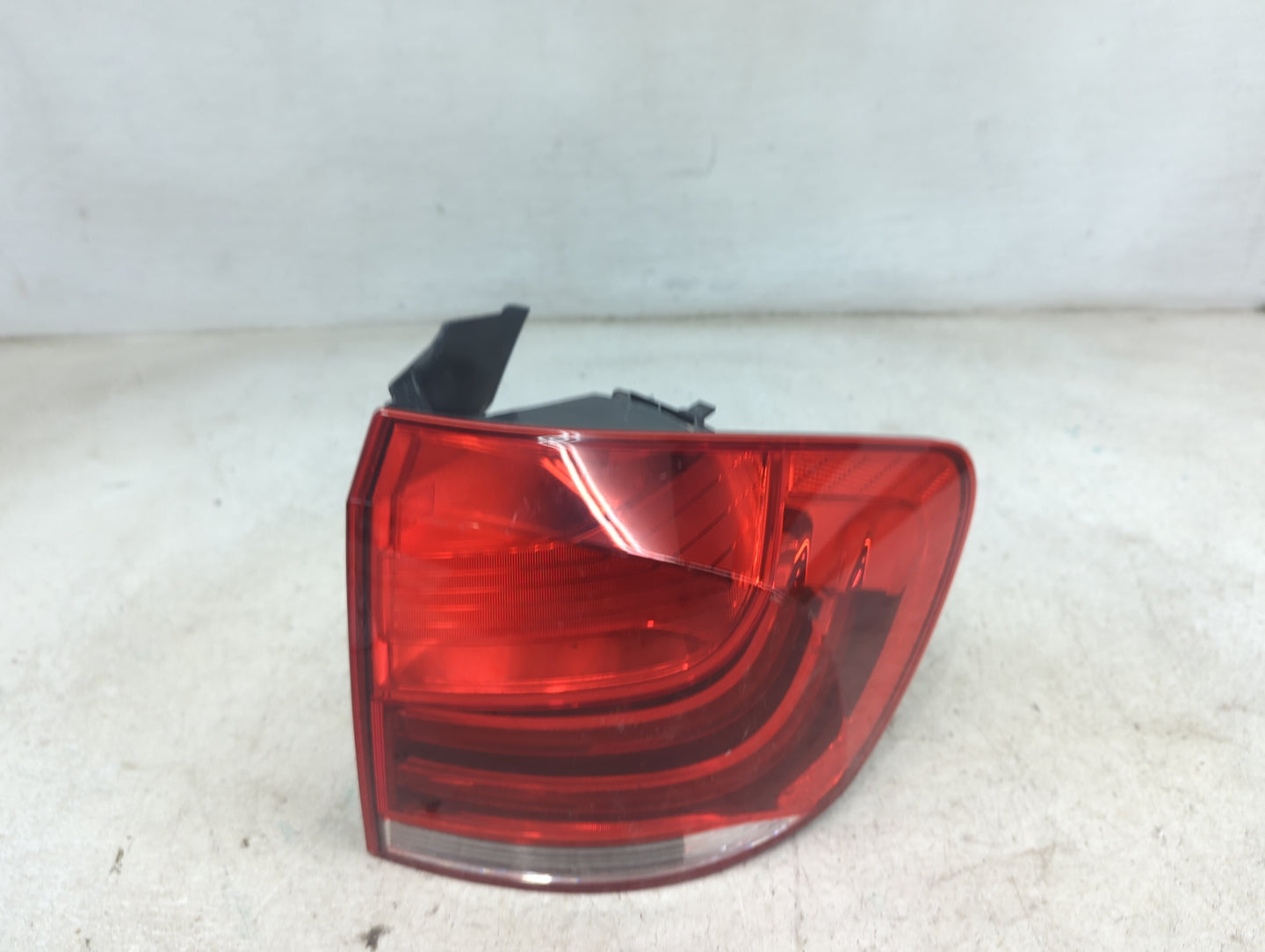 2012-2015 Bmw X1 Tail Light Assembly Passenger Right OEM P/N:63217290112-09 7290112 Fits Fits 2012 2013 2014 2015 OEM Used A
