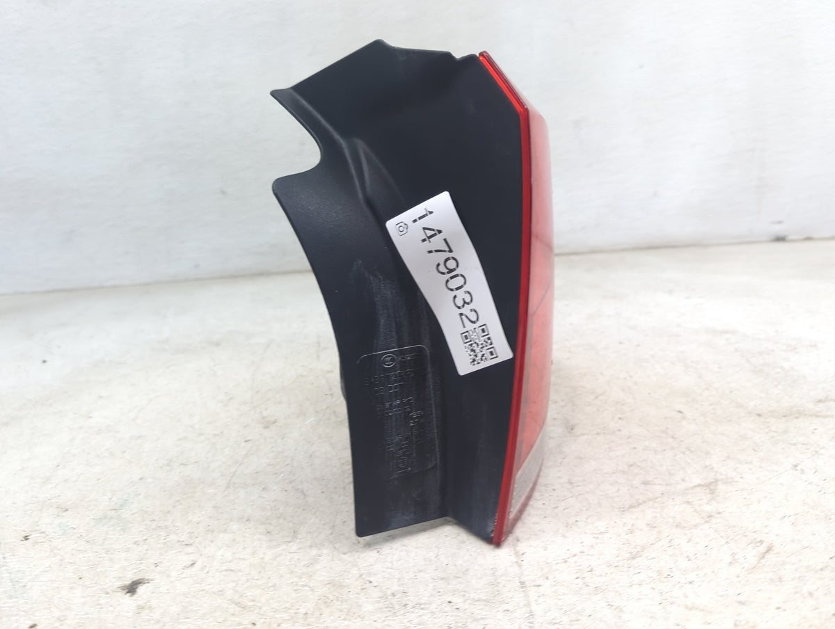 2012-2015 Bmw X1 Tail Light Assembly Passenger Right OEM P/N:63217290112-09 7290112 Fits Fits 2012 2013 2014 2015 OEM Used A