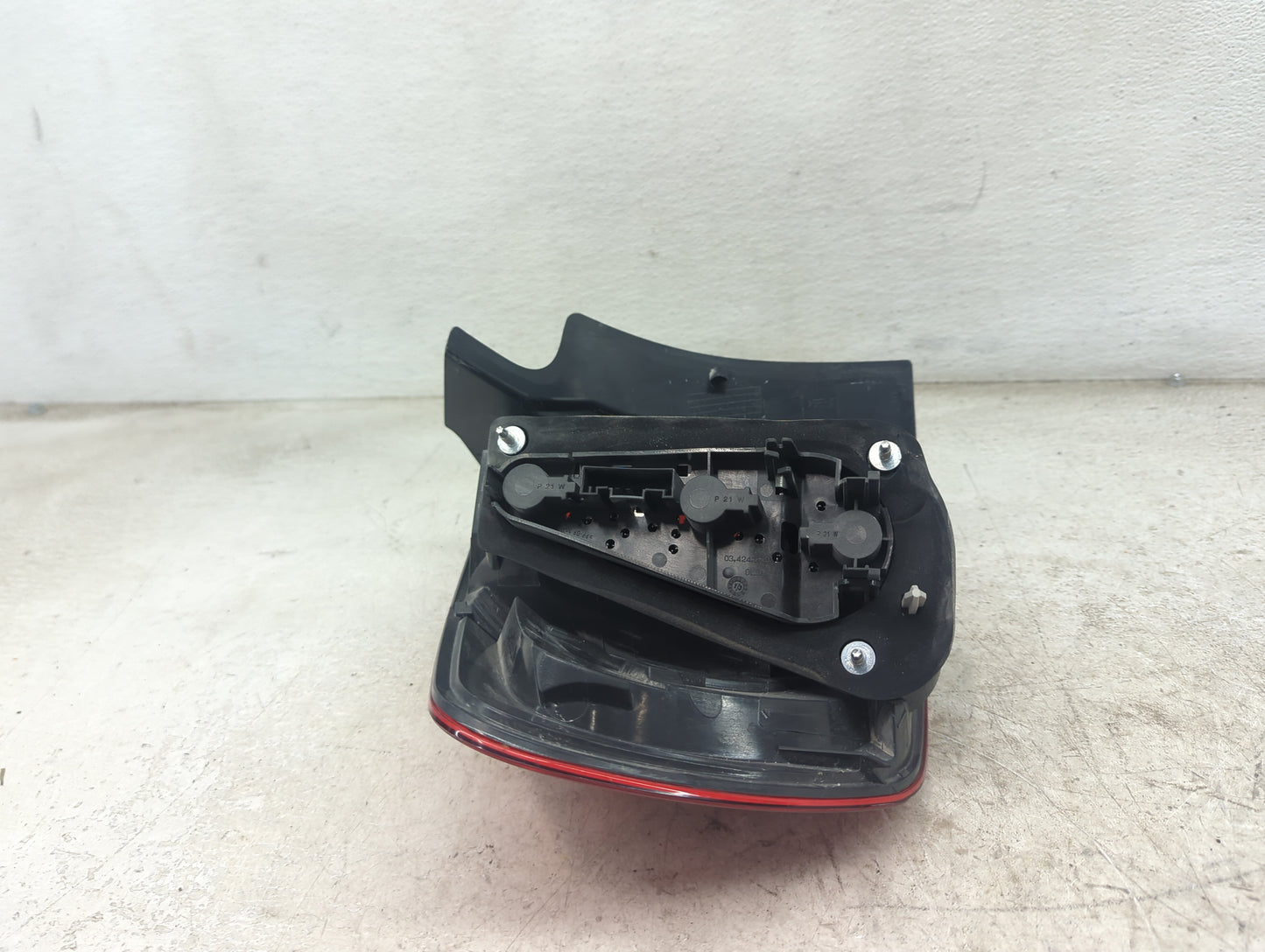 2012-2015 Bmw X1 Tail Light Assembly Passenger Right OEM P/N:63 21 2 990 112-09 034A650 Fits Fits 2012 2013 2014 2015 OEM Us