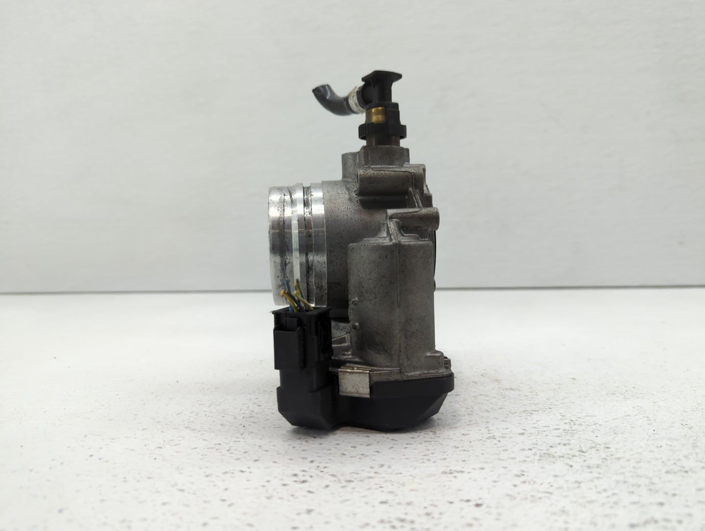 2012-2015 Bmw X1 Throttle Body P/N:1354 7588625-04 1354 7588625-03 Fits Fits 2012 2013 2014 2015 2016 2017 2018 OEM Used Aut