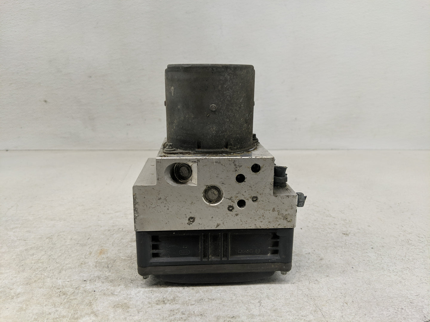 2013-2014 Bmw X6 ABS Pump Control Module Replacement P/N:3452 6854704-01 3451 6854702-01 Fits Fits 2012 2013 2014 OEM Used A