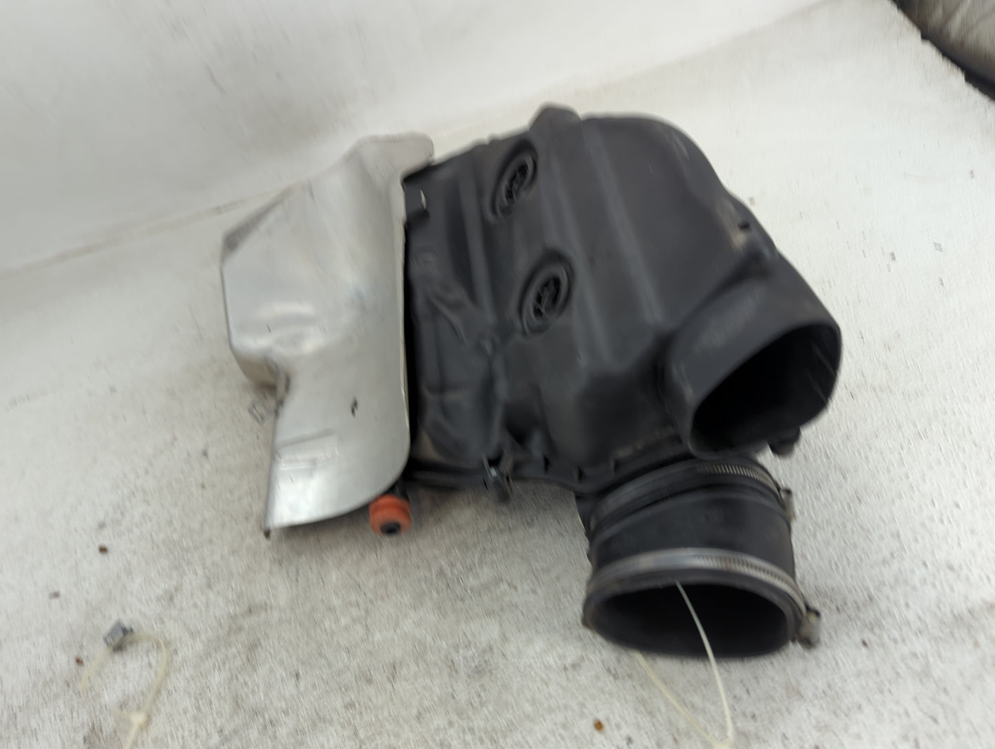 2010-2014 Bmw X6 Air Cleaner Intake-duct Hose Tube 1495484 - Oemusedautoparts1.com