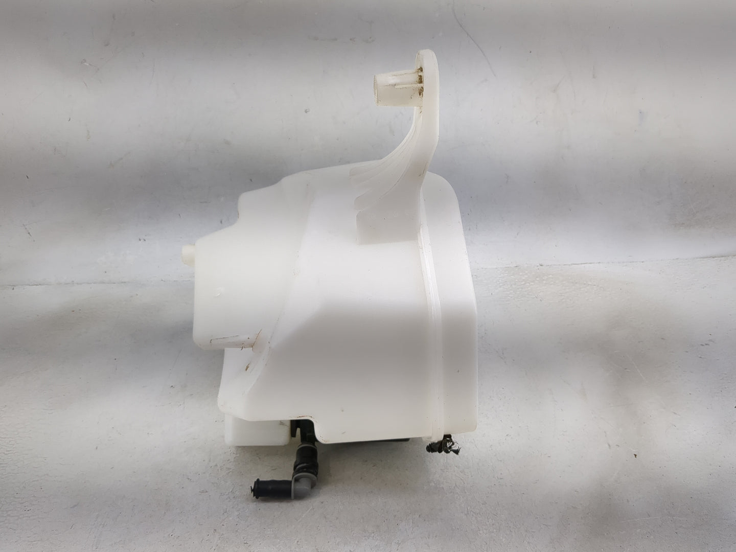 2009-2016 Bmw Z4 Windshield Washer Fluid Reservoir Bottle - Oemusedautoparts1.com