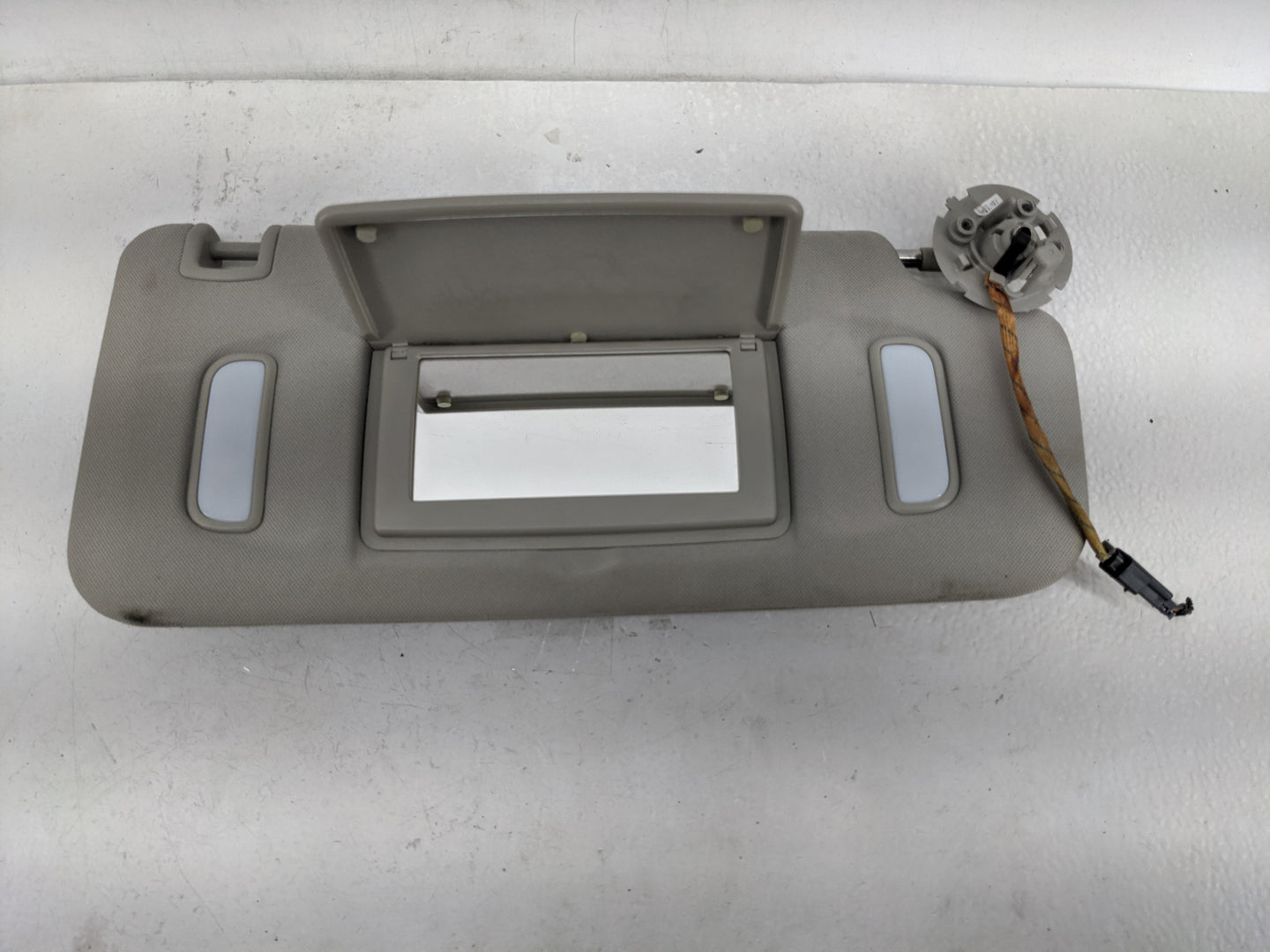 2008-2017 Buick Enclave Sun Visor Shade Replacement Passenger Right Mirror Fits OEM Used Auto Parts - Oemusedautoparts1.com