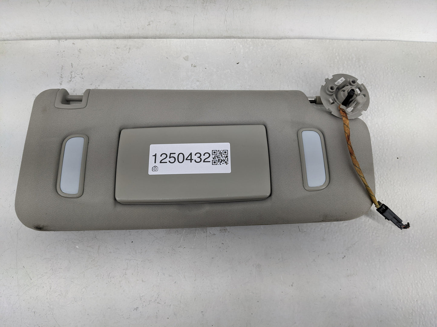 2008-2017 Buick Enclave Sun Visor Shade Replacement Passenger Right Mirror Fits OEM Used Auto Parts - Oemusedautoparts1.com