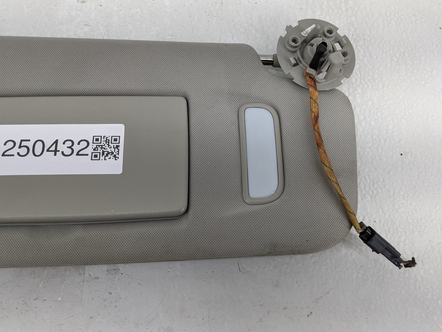 2008-2017 Buick Enclave Sun Visor Shade Replacement Passenger Right Mirror Fits OEM Used Auto Parts - Oemusedautoparts1.com