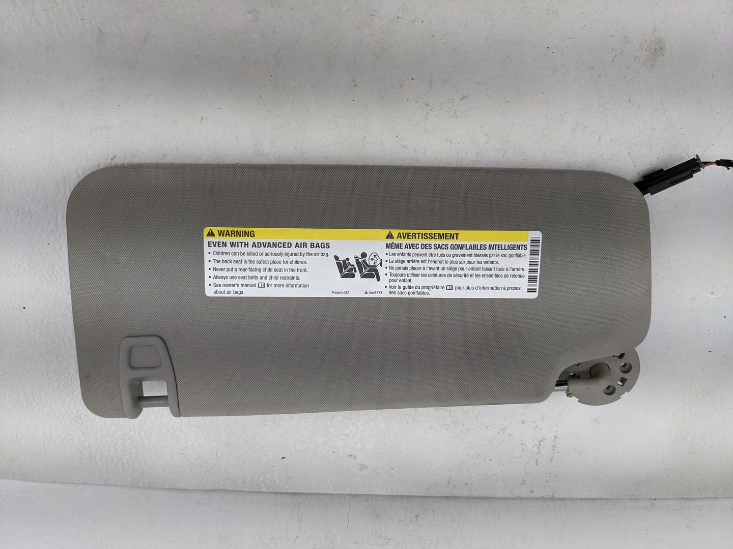 2008-2017 Buick Enclave Sun Visor Shade Replacement Passenger Right Mirror Fits OEM Used Auto Parts - Oemusedautoparts1.com