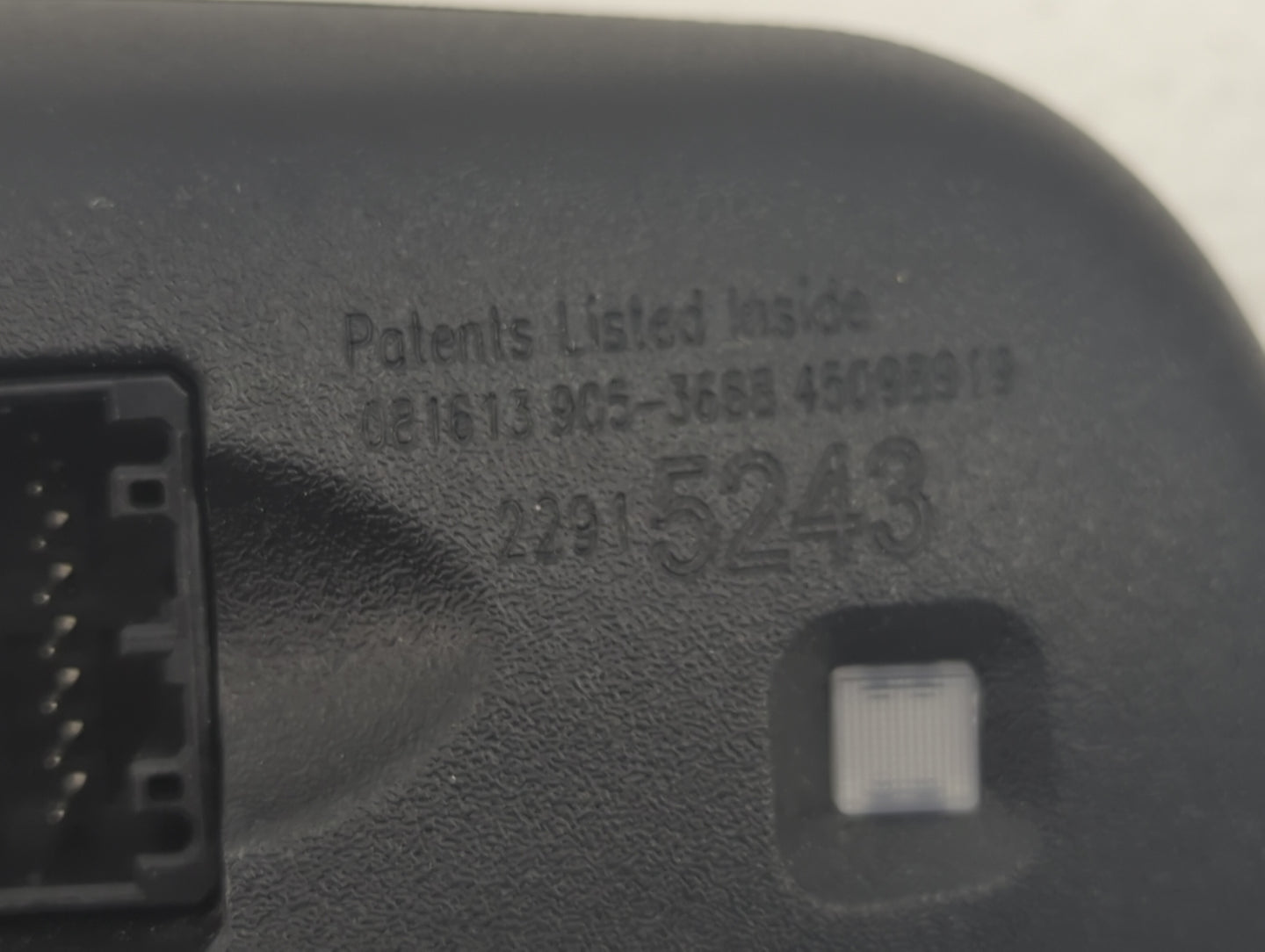 2009-2017 Buick Enclave Interior Rear View Mirror Replacement OEM P/N:22915243 Fits OEM Used Auto Parts - Oemusedautoparts1.