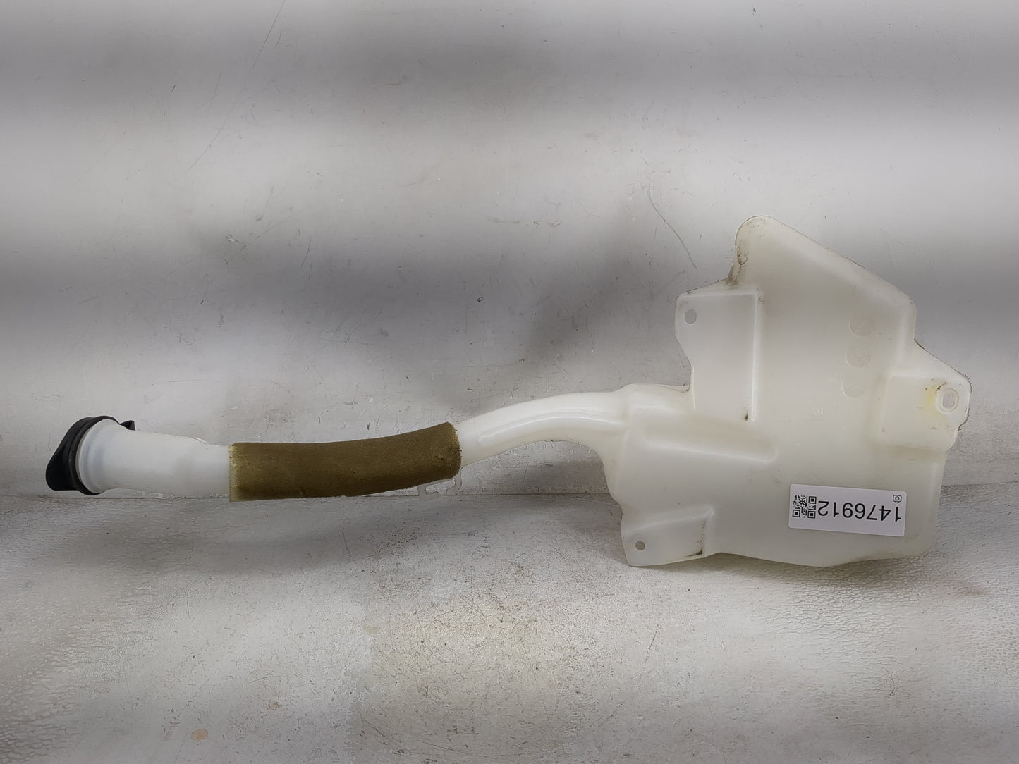 2010-2017 Buick Enclave Windshield Washer Fluid Reservoir Bottle Oem 1476912 - Oemusedautoparts1.com