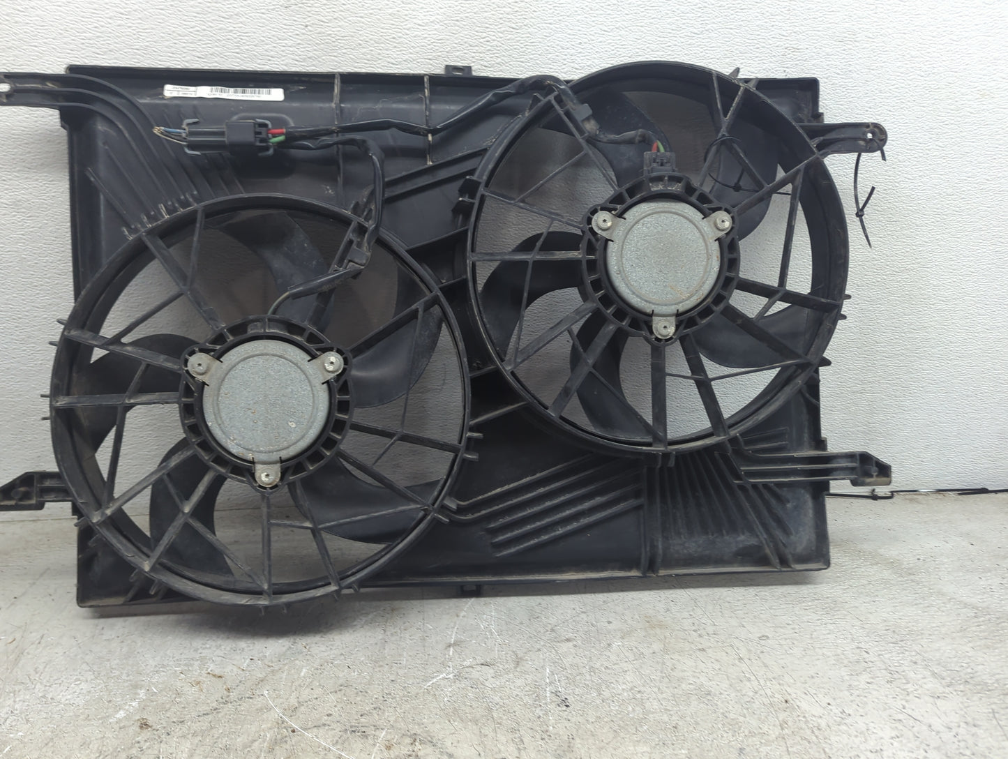 2008-2017 Buick Enclave Electric Radiator Cooling Fan Motor Assembly P/N:23479282 20972760 Fits OEM Used Auto Parts - Oemuse