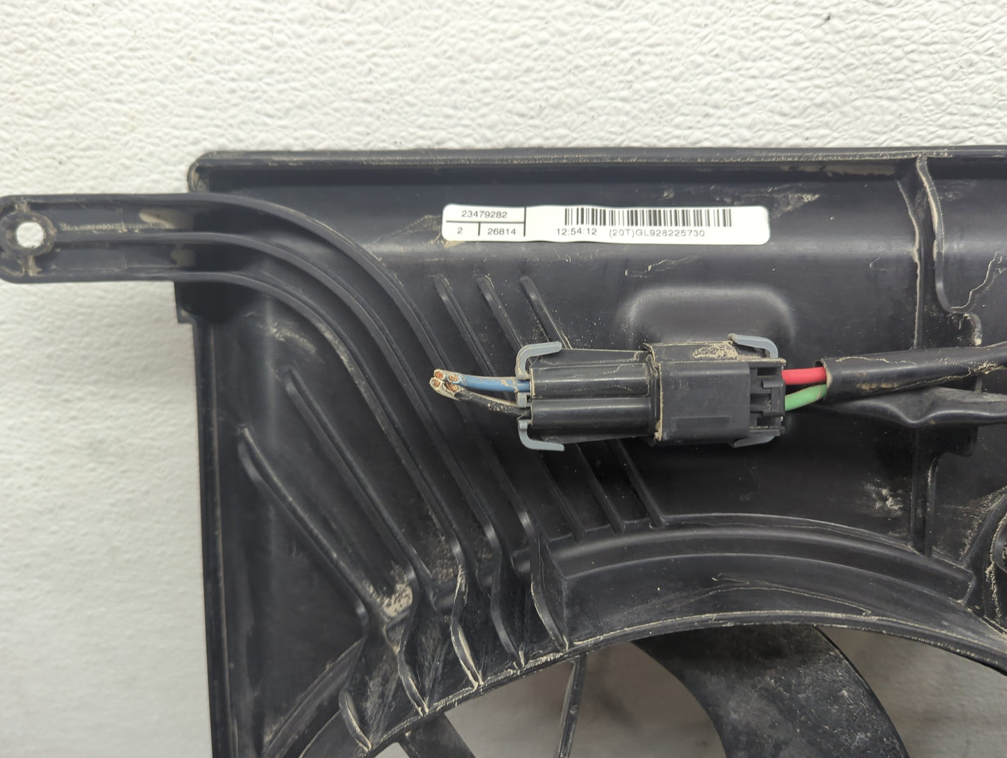 2008-2017 Buick Enclave Electric Radiator Cooling Fan Motor Assembly P/N:23479282 20972760 Fits OEM Used Auto Parts - Oemuse