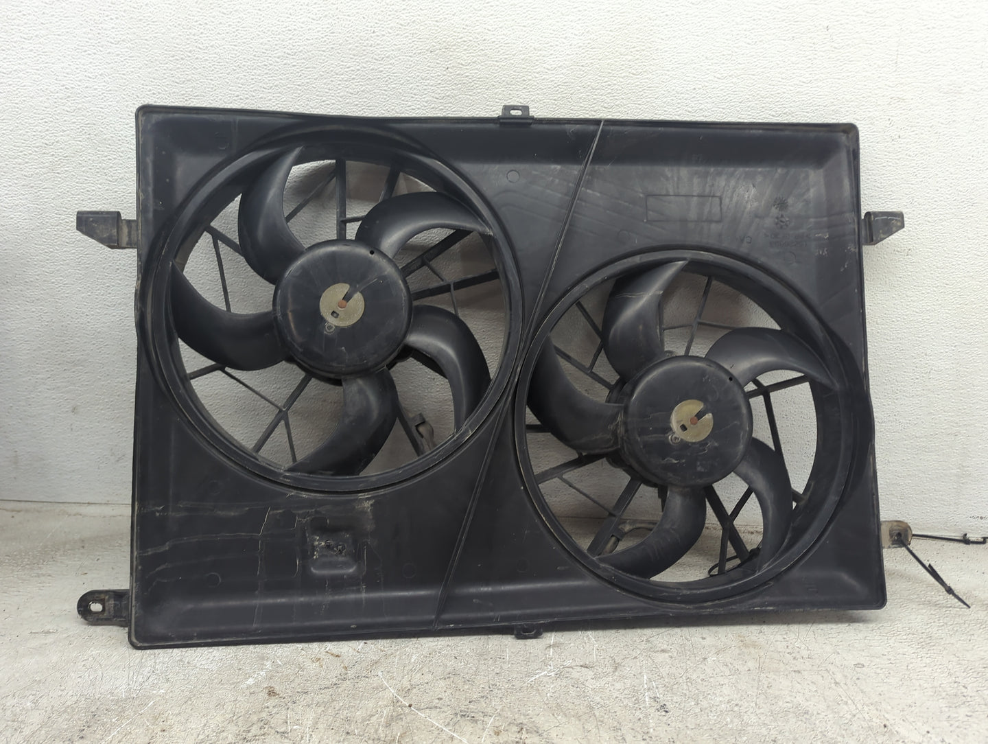 2008-2017 Buick Enclave Electric Radiator Cooling Fan Motor Assembly P/N:23479282 20972760 Fits OEM Used Auto Parts - Oemuse