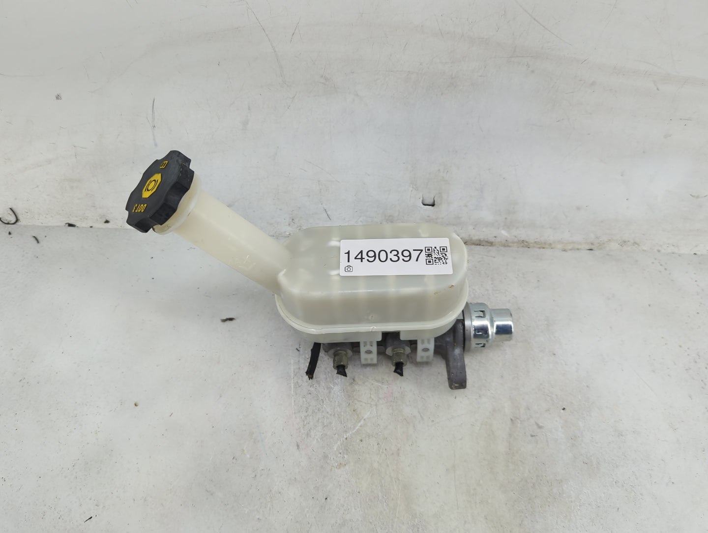 2009-2017 Buick Enclave Brake Master Cylinder 1490397 - Oemusedautoparts1.com