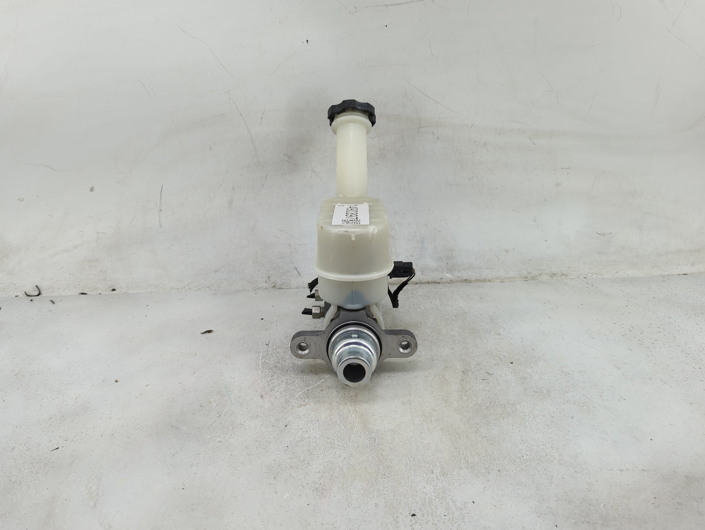 2009-2017 Buick Enclave Brake Master Cylinder 1490397 - Oemusedautoparts1.com
