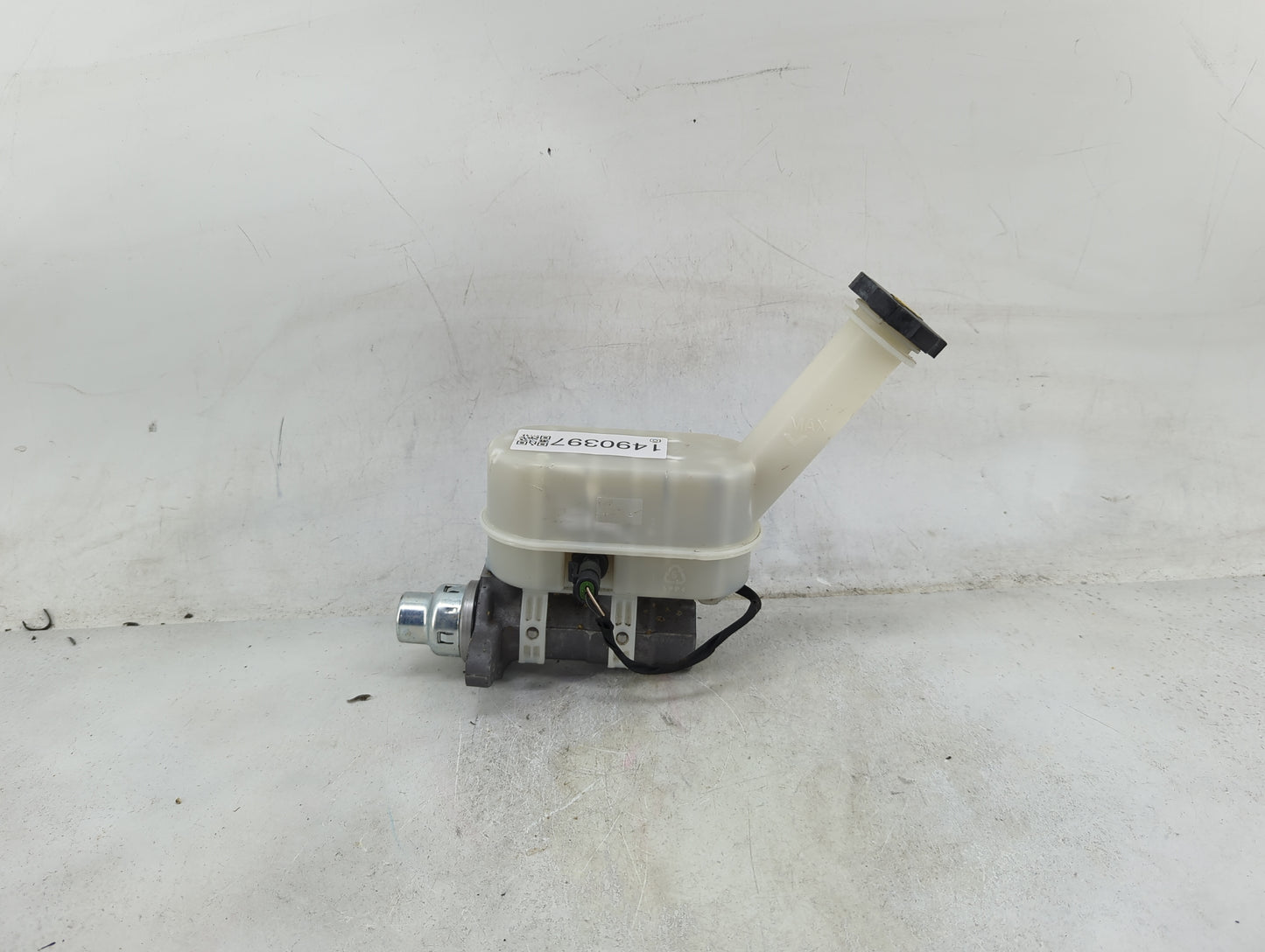 2009-2017 Buick Enclave Brake Master Cylinder 1490397 - Oemusedautoparts1.com