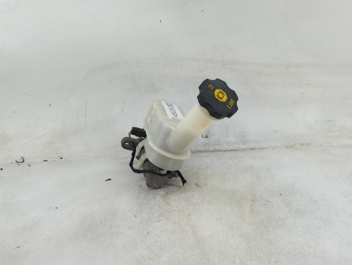2009-2017 Buick Enclave Brake Master Cylinder 1490397 - Oemusedautoparts1.com