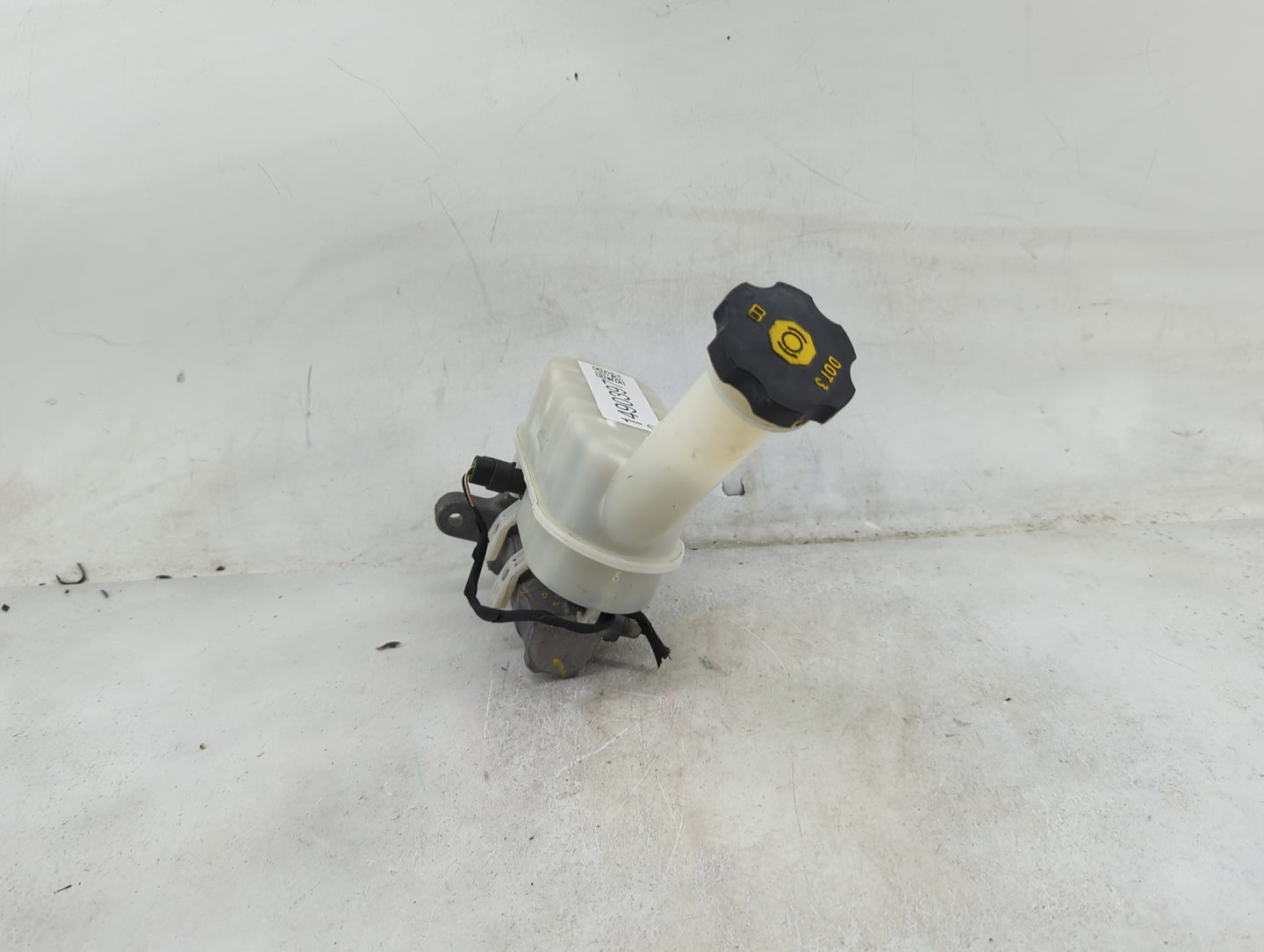2009-2017 Buick Enclave Brake Master Cylinder 1490397 - Oemusedautoparts1.com