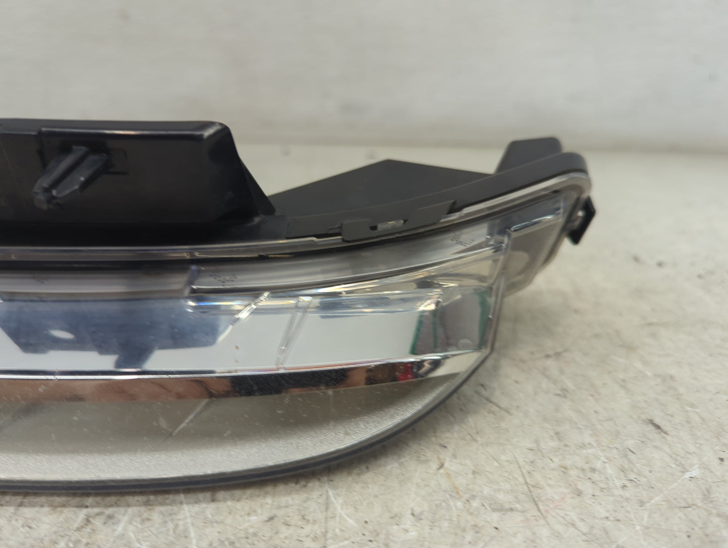 2013-2017 Buick Enclave Passenger Right Oem Front Light Lamp Black - Oemusedautoparts1.com