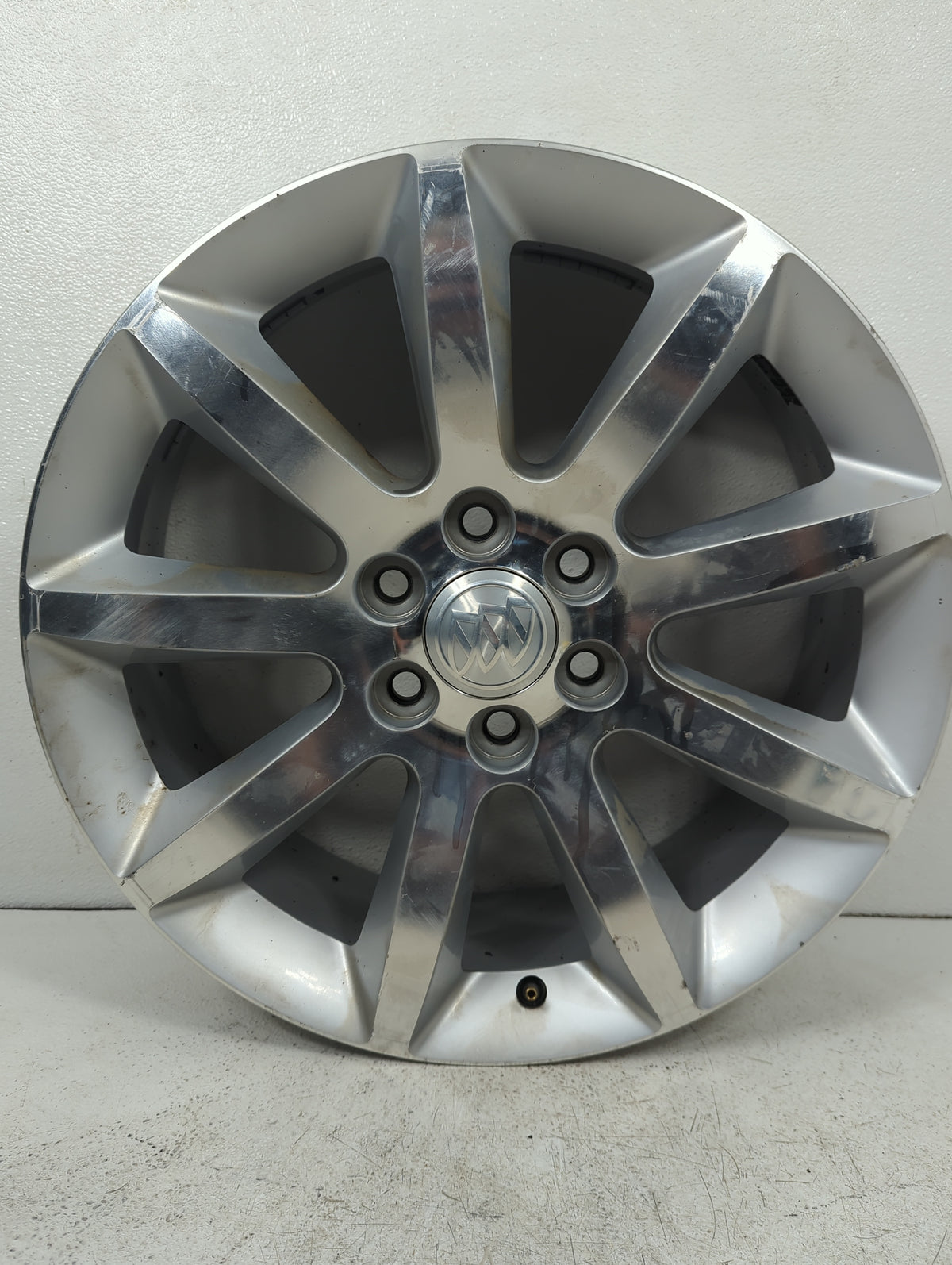 2014 Buick Enclave Oem Wheel Rim 5041699 - Oemusedautoparts1.com