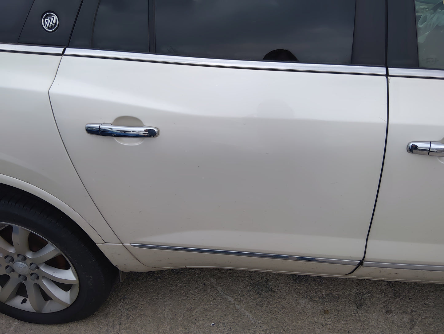2008-2017 Buick Enclave Passenger Rear Door Oem 5041736 - Oemusedautoparts1.com