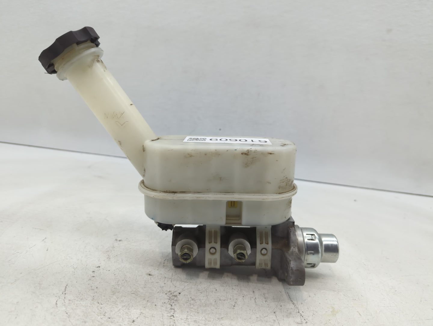 2009-2017 Buick Enclave Brake Master Cylinder 610609 - Oemusedautoparts1.com