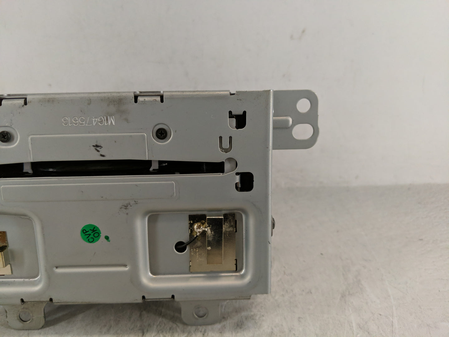 2013-2014 Buick Encore Radio AM FM Cd Player Receiver Replacement P/N:23184129 Fits Fits 2013 2014 OEM Used Auto Parts - Oem
