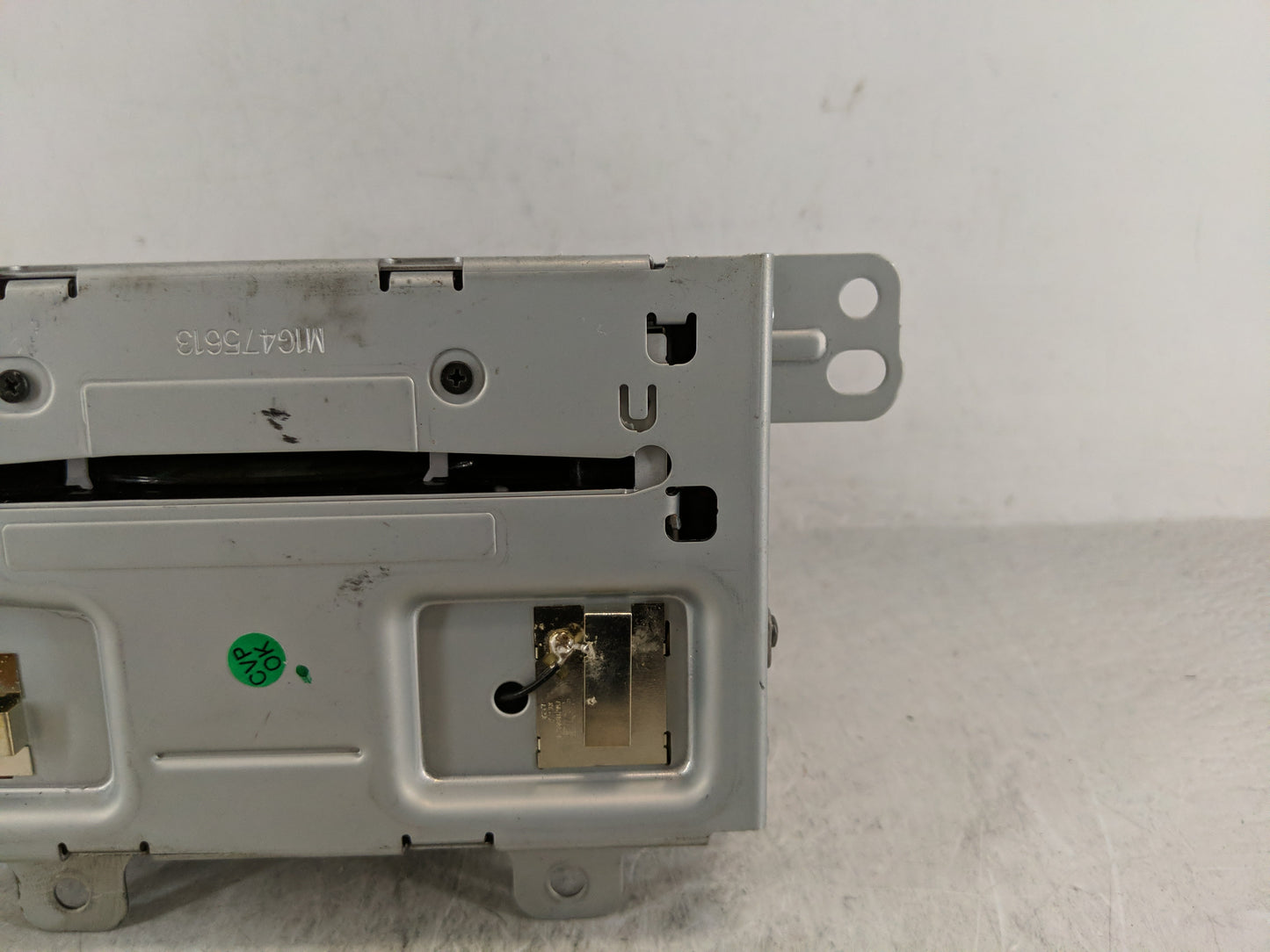 2013-2014 Buick Encore Radio AM FM Cd Player Receiver Replacement P/N:23184129 Fits Fits 2013 2014 OEM Used Auto Parts - Oem