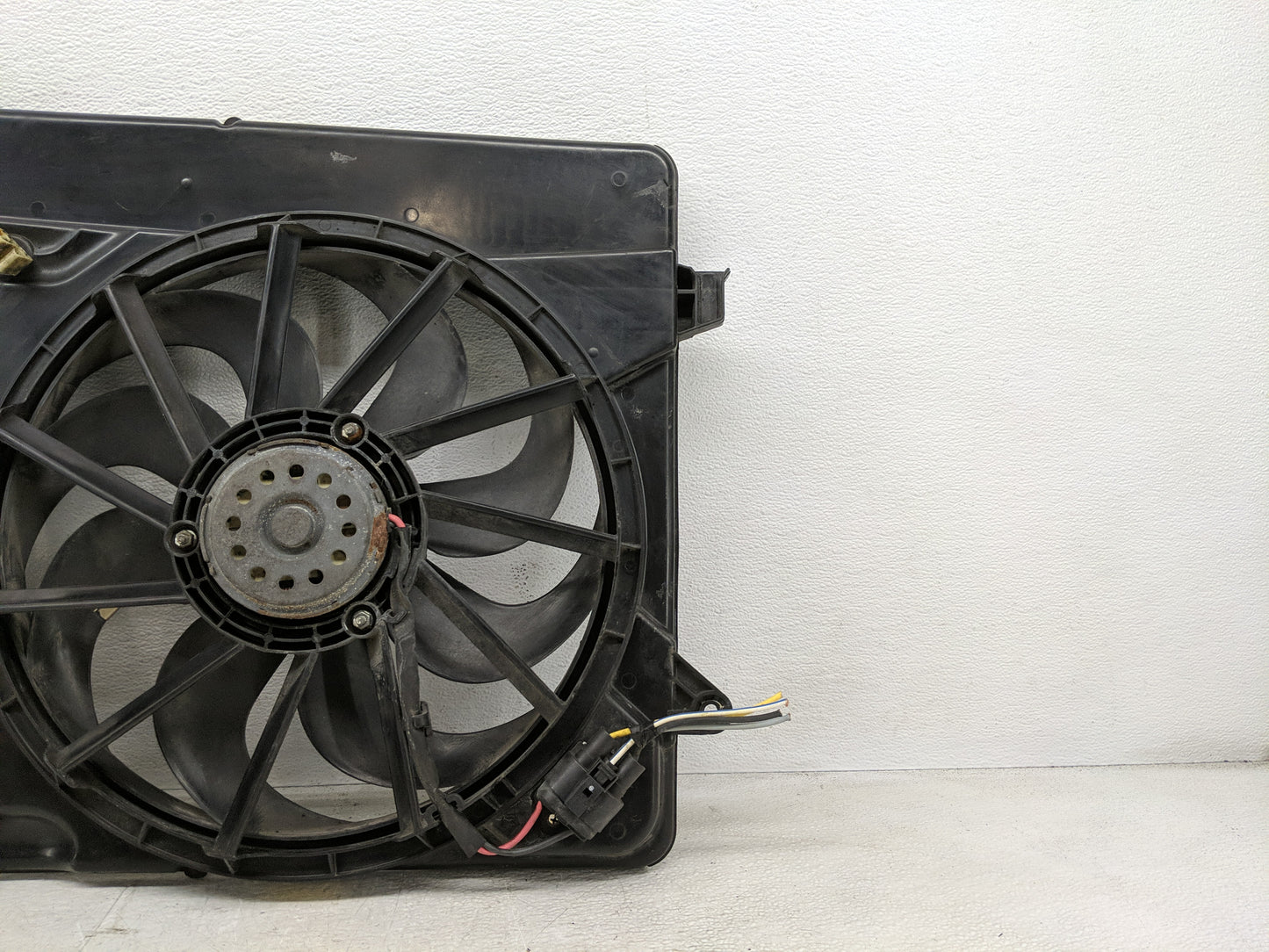 2014-2021 Buick Encore Electric Radiator Cooling Fan Motor Assembly P/N:307000776 623119 Fits OEM Used Auto Parts - Oemuseda