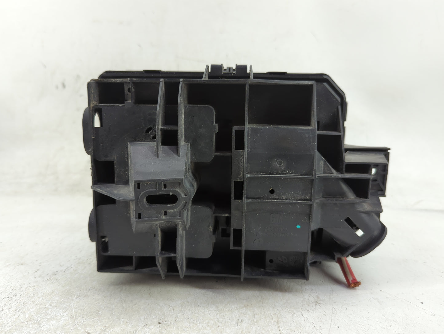 2013-2014 Buick Encore Fusebox Fuse Box Panel Relay Module P/N:95131337 Fits Fits 2013 2014 OEM Used Auto Parts - Oemusedaut