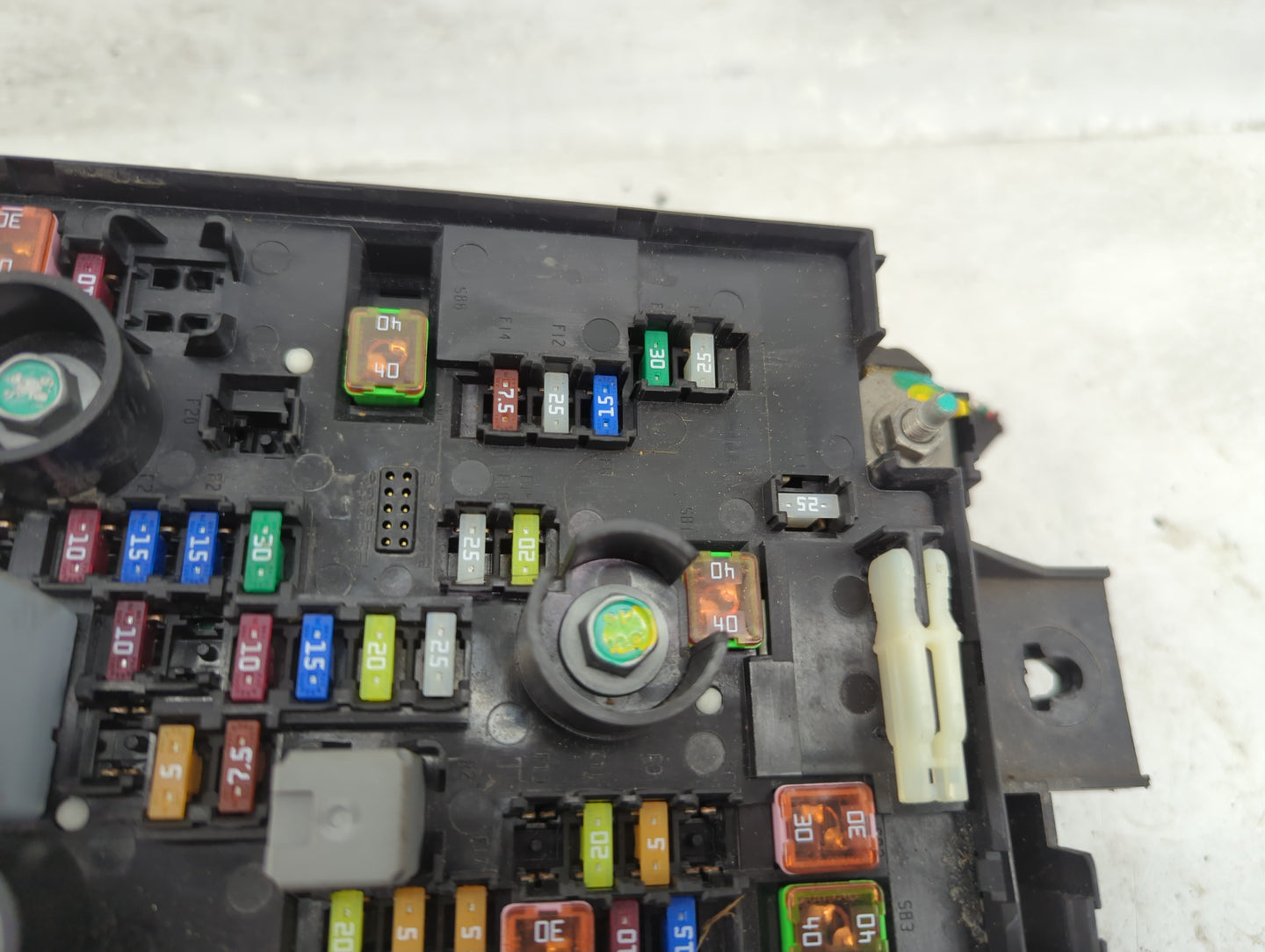 2013-2014 Buick Encore Fusebox Fuse Box Panel Relay Module P/N:95131331 Fits Fits 2013 2014 OEM Used Auto Parts - Oemusedaut