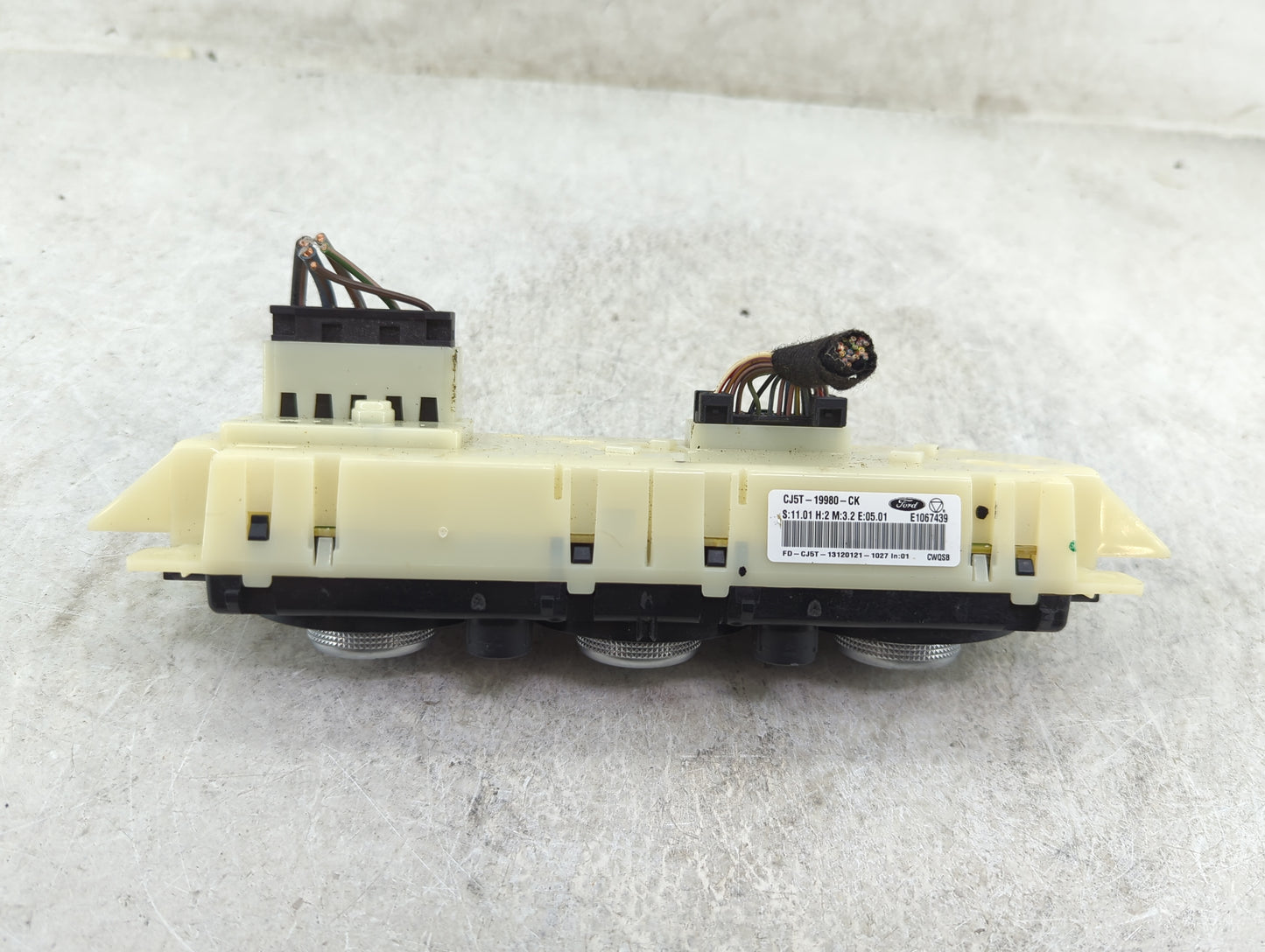 2014 Buick Encore Climate Control Module Temperature AC/Heater Replacement P/N:CJ5T-19980-CK Fits OEM Used Auto Parts - Oemu