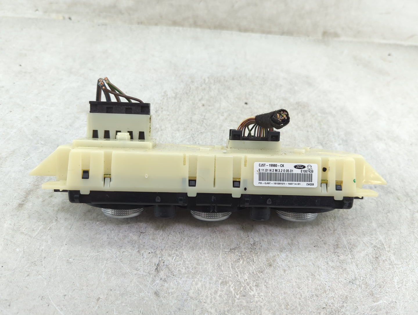 2014 Buick Encore Climate Control Module Temperature AC/Heater Replacement P/N:CJ5T-19980-CK Fits OEM Used Auto Parts - Oemu